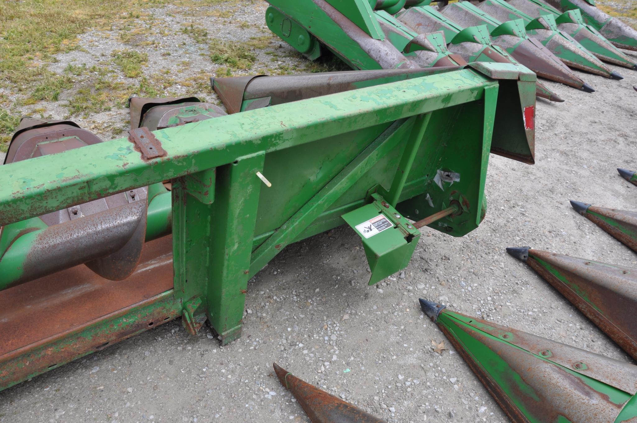 John Deere 643 6 row 30" corn head