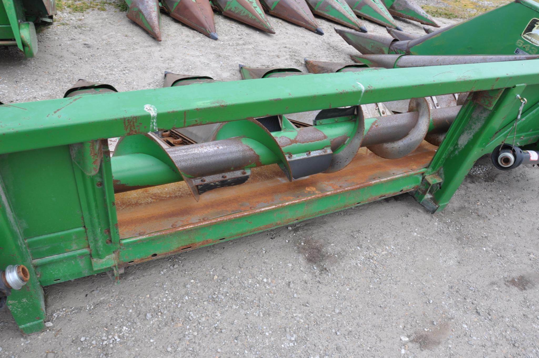 John Deere 643 6 row 30" corn head