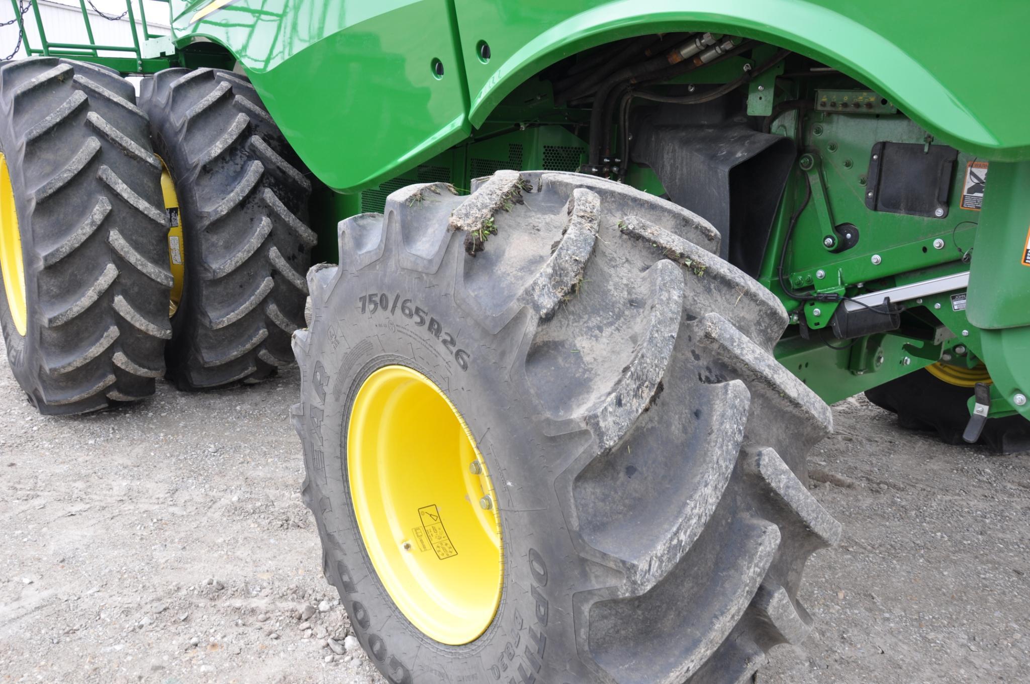 2016 John Deere S670 4wd combine