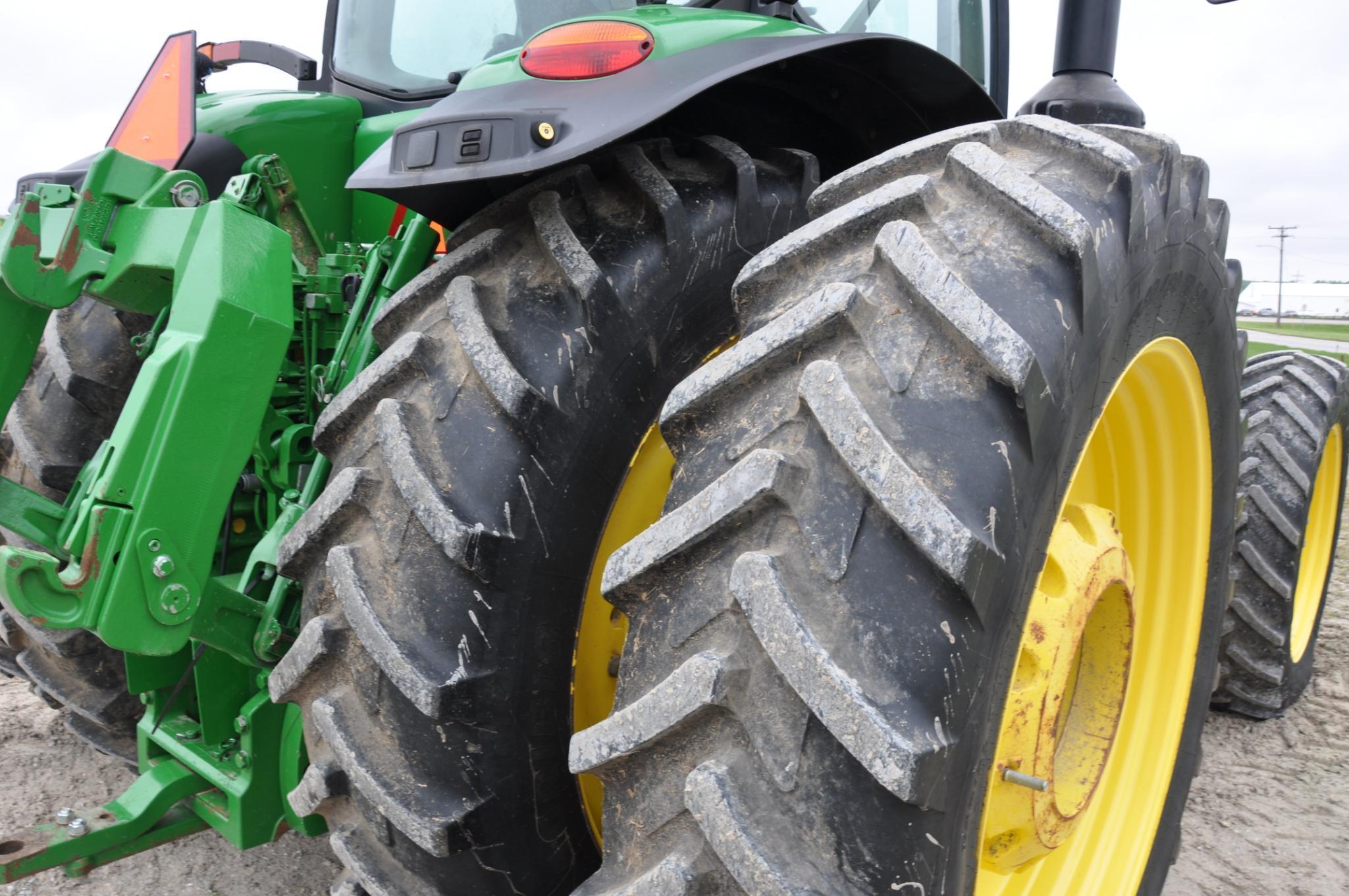 2015 John Deere 8370R MFWD tractor