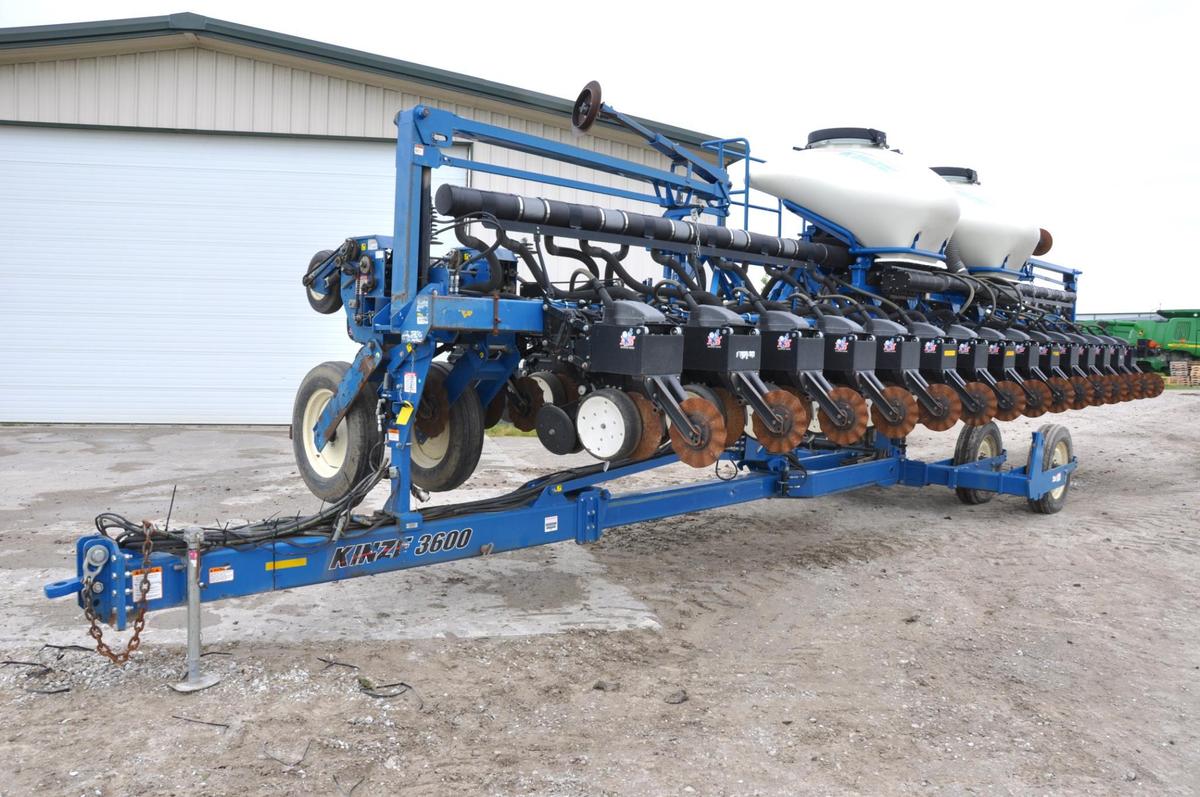 2011 Kinze 3600 ASD 16/31 planter