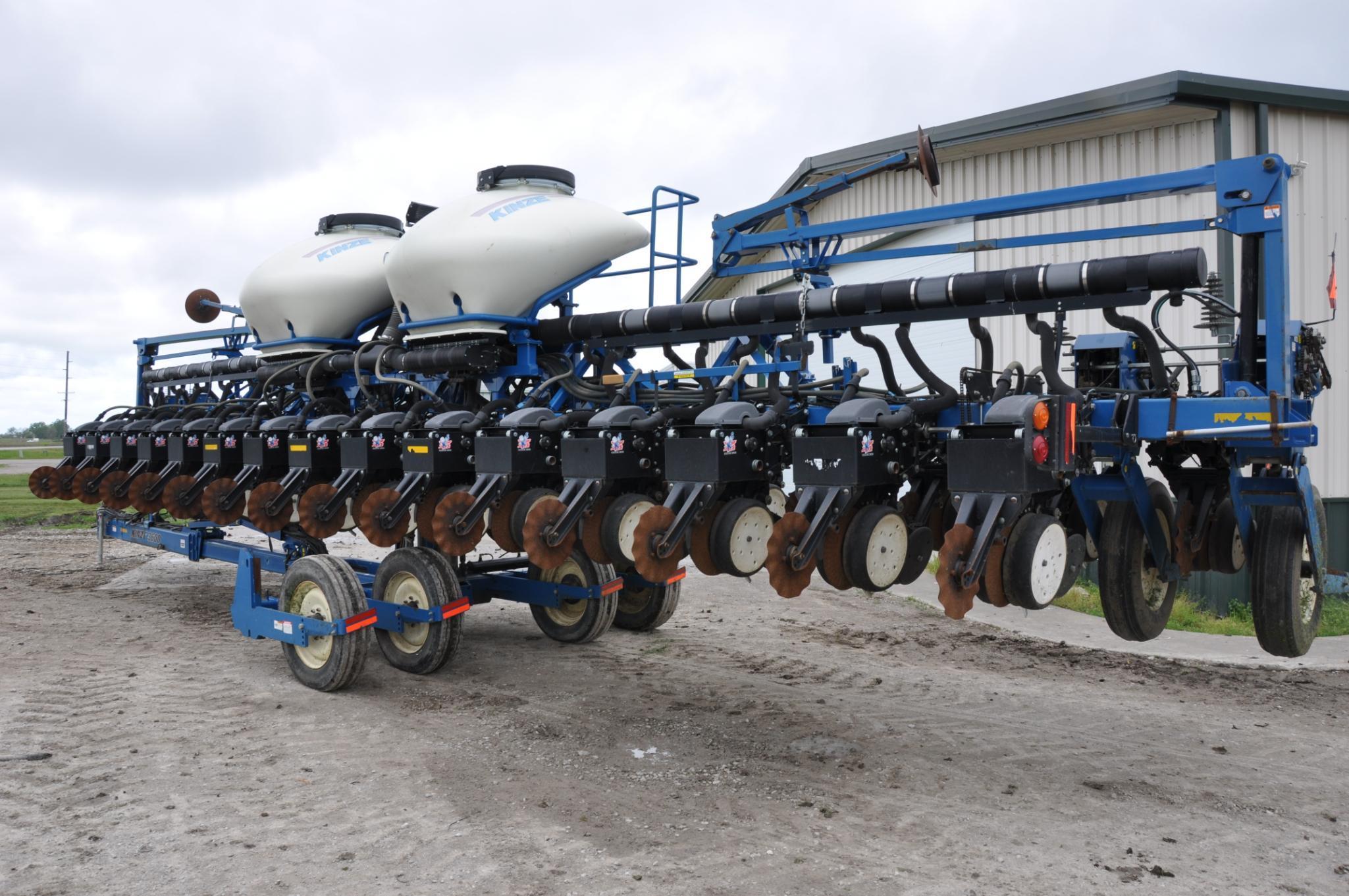 2011 Kinze 3600 ASD 16/31 planter