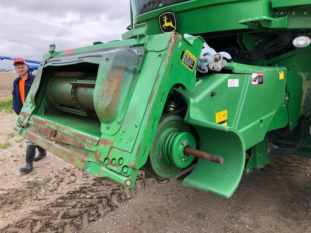 2011 John Deere 9570 STS 4wd combine