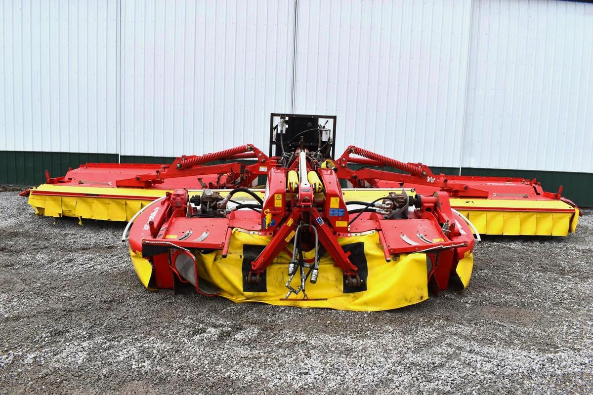 2008 Pottinger Novacat triple mount mower conditioner