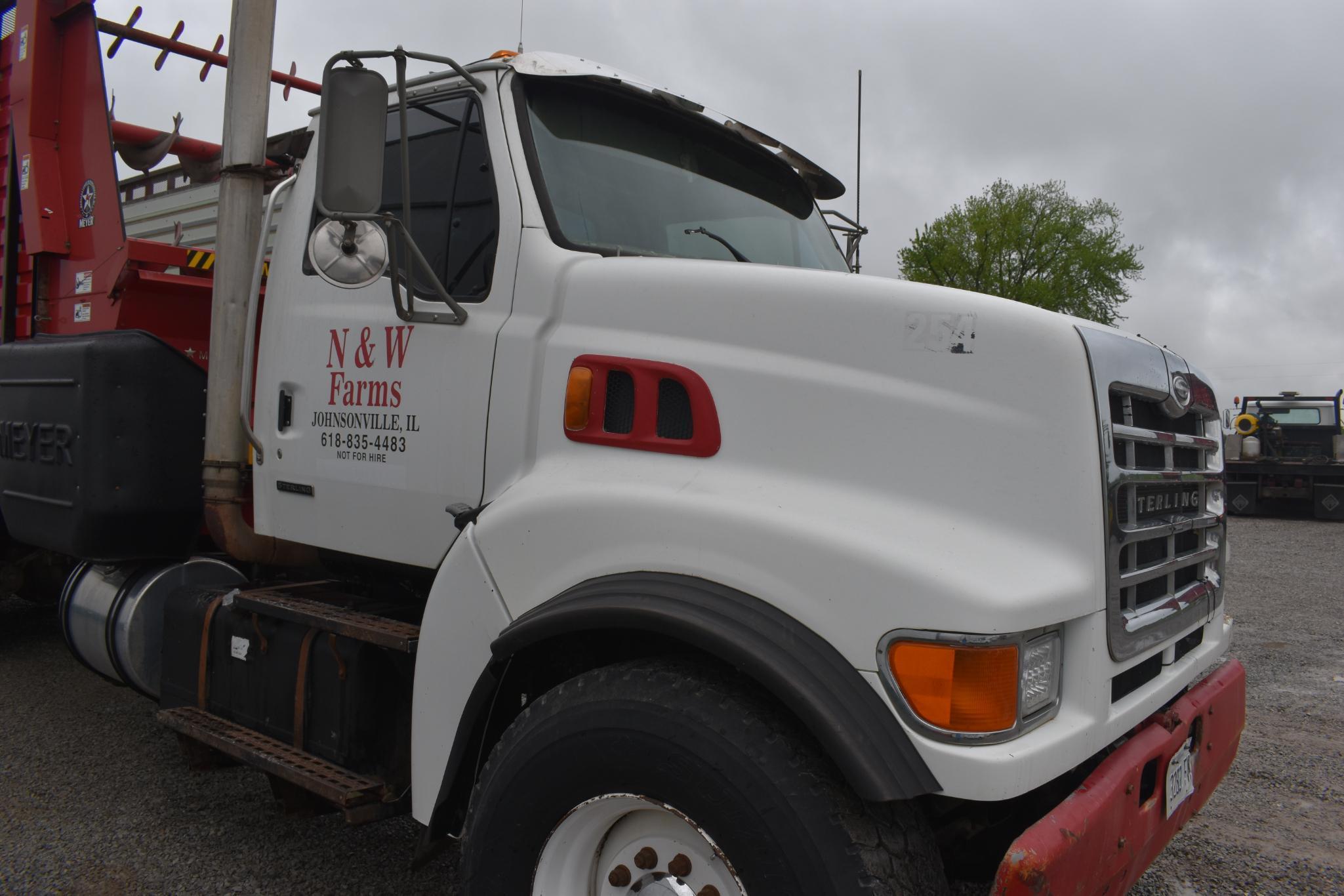 2002 Sterling 9513 6x4 forage truck