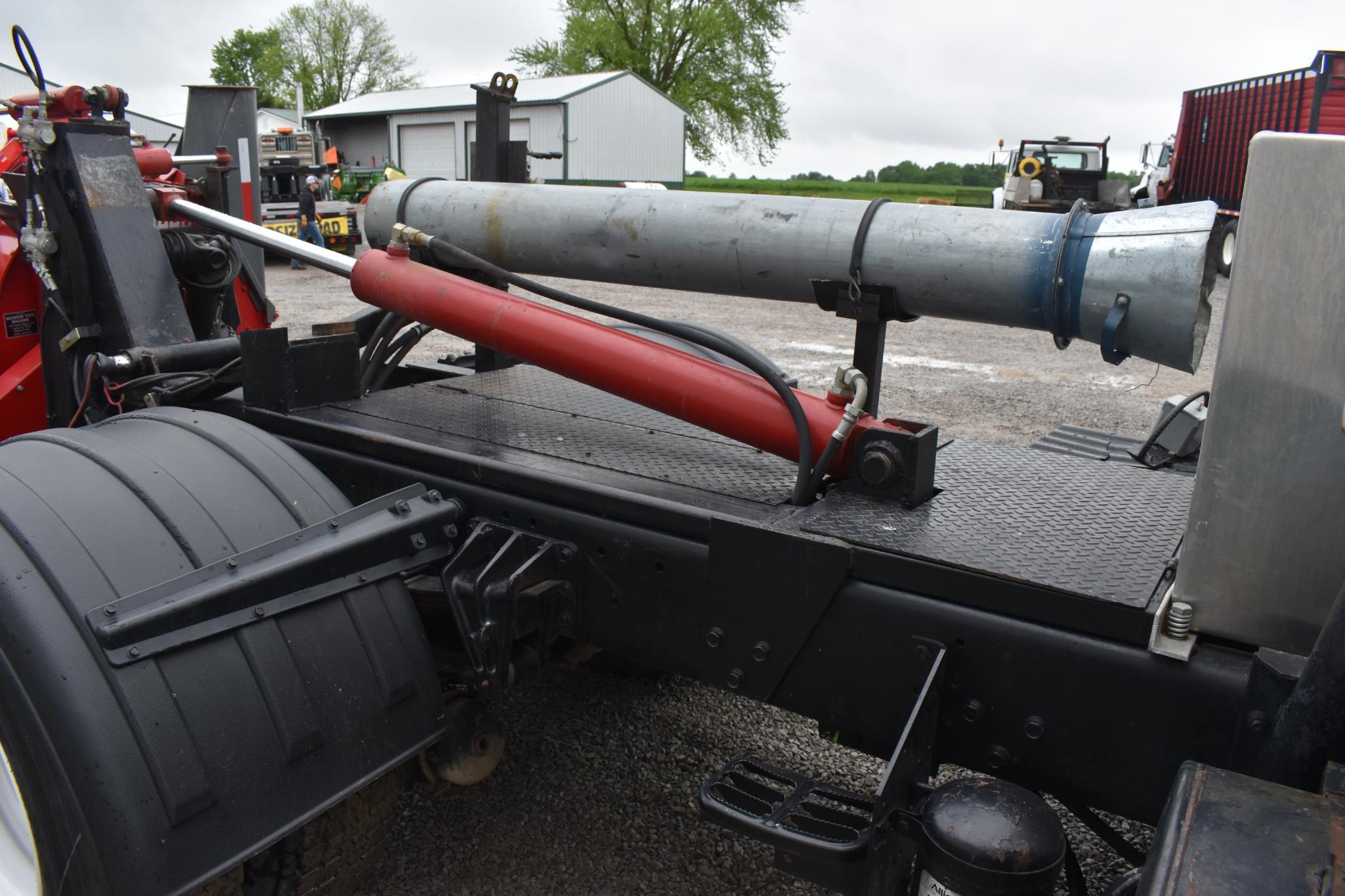 1996 International 8200 forage blower truck