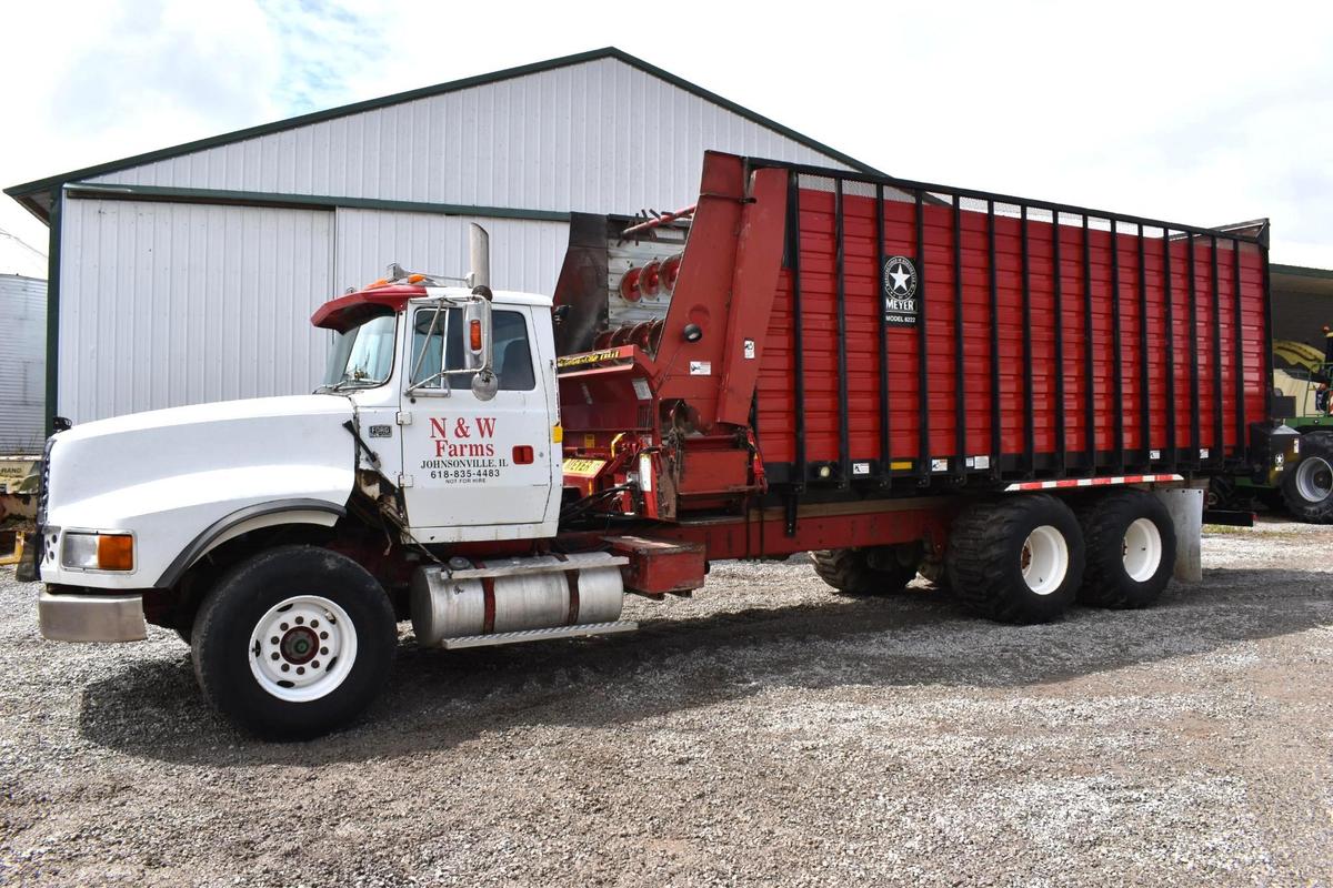 1993 Ford LTL 9000 6x4 forage truck