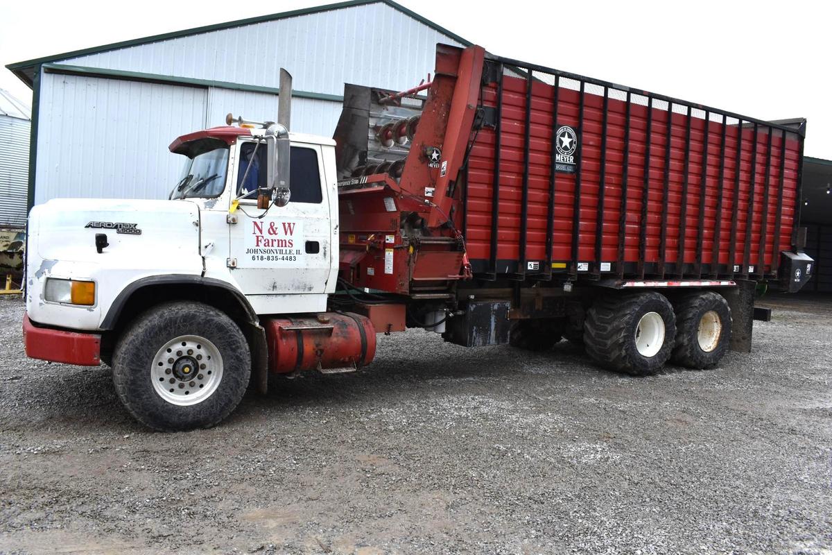 1990 Ford L-9000 6x4 forage truck