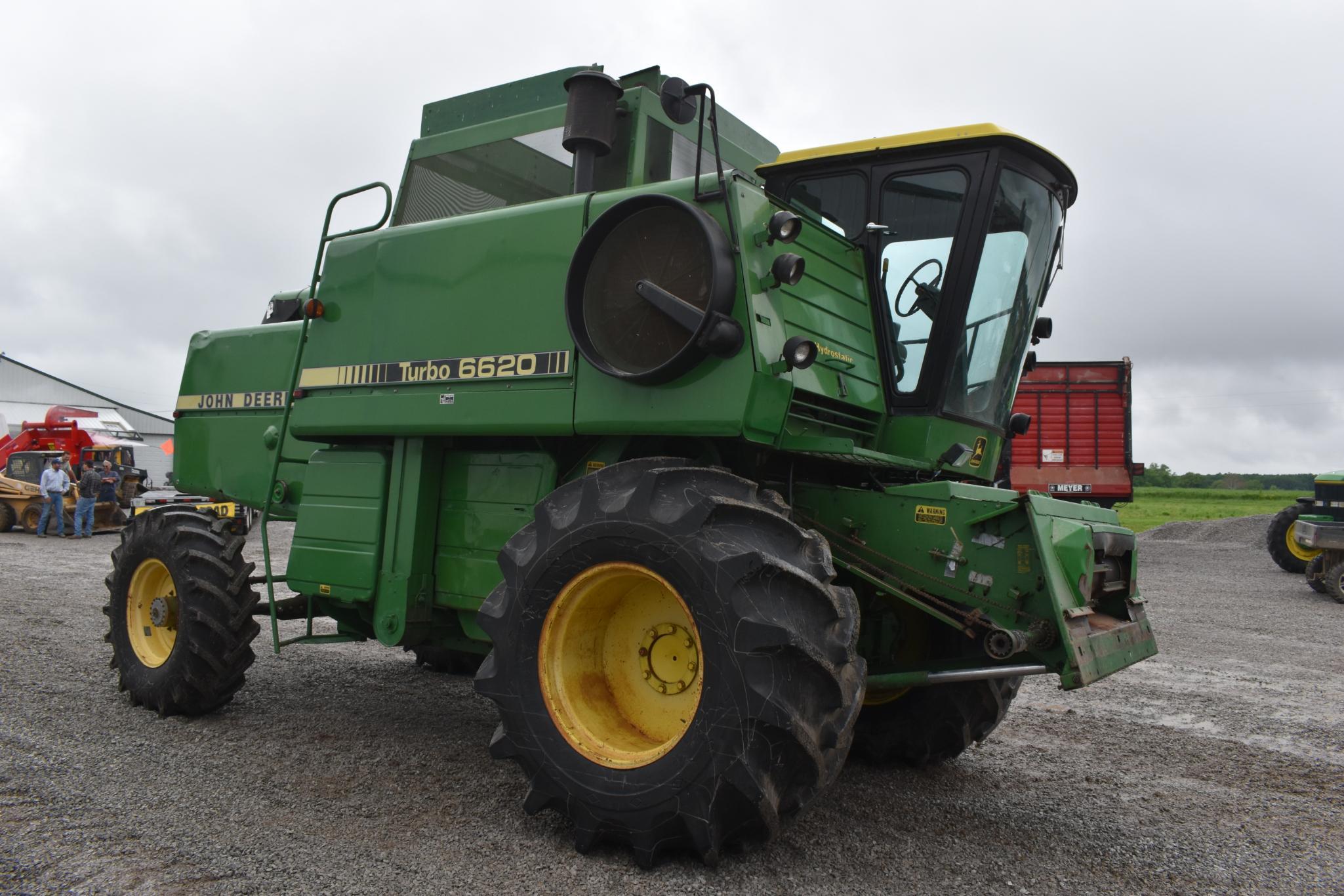 John Deere 6620 Turbo 4wd combine