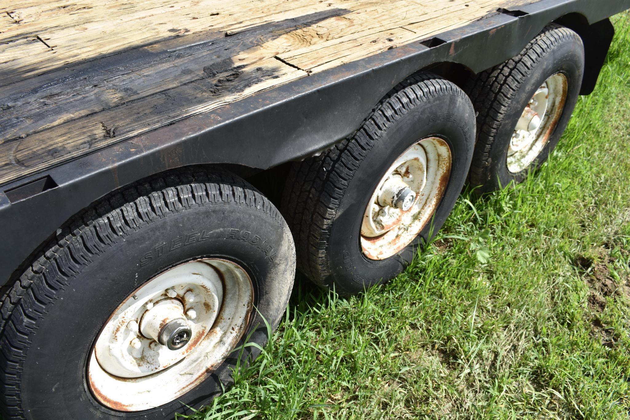 1989 Wells Cargo 36' triple axle gooseneck trailer