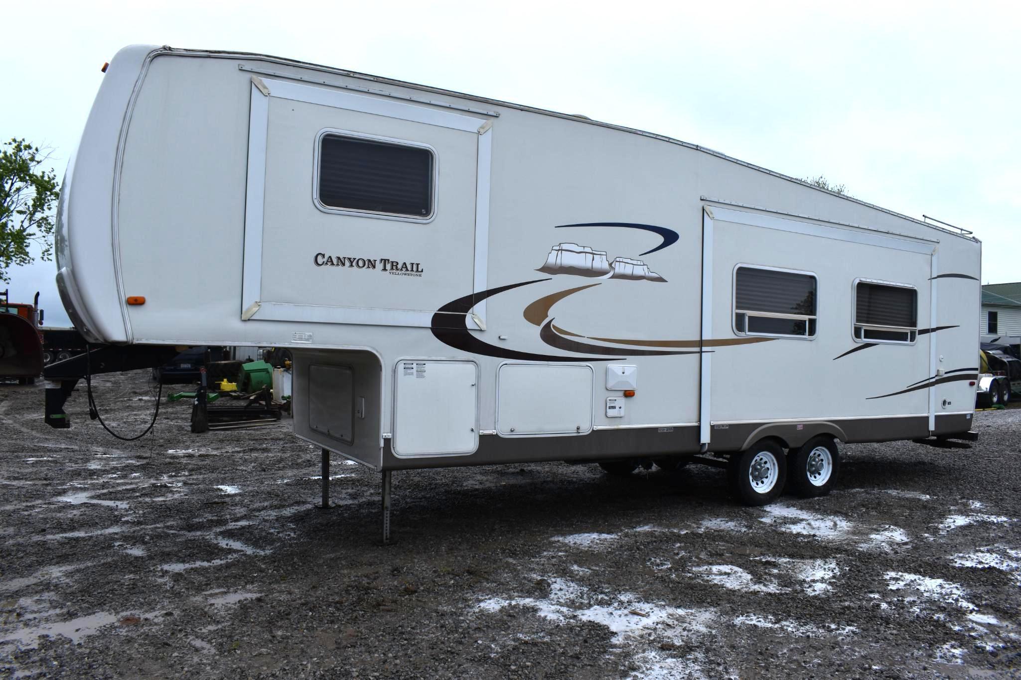 2005 Gulf Stream 32' 5th wheel camper