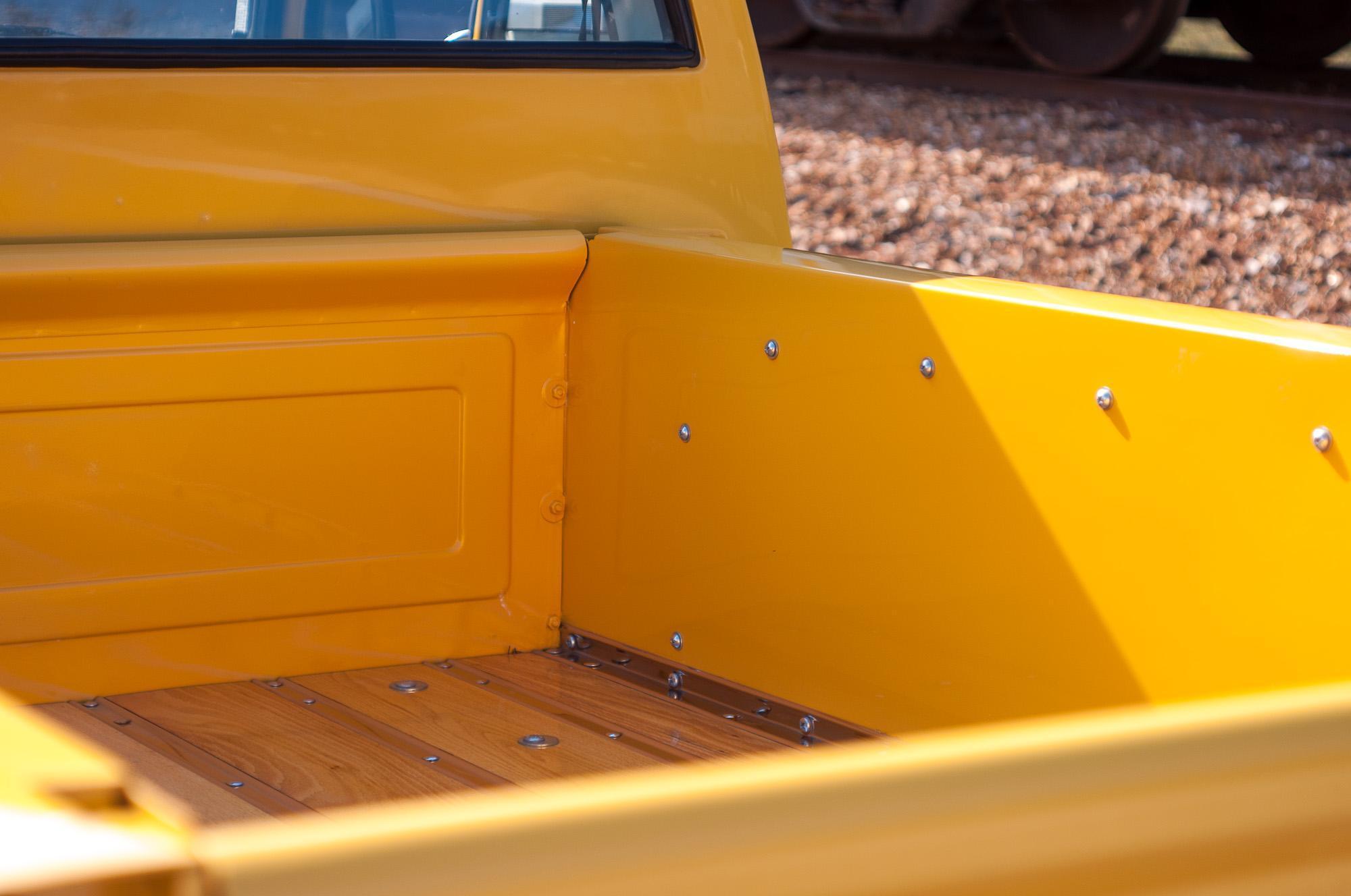 1974 Chevrolet C10 Custom Deluxe Stepside pickup