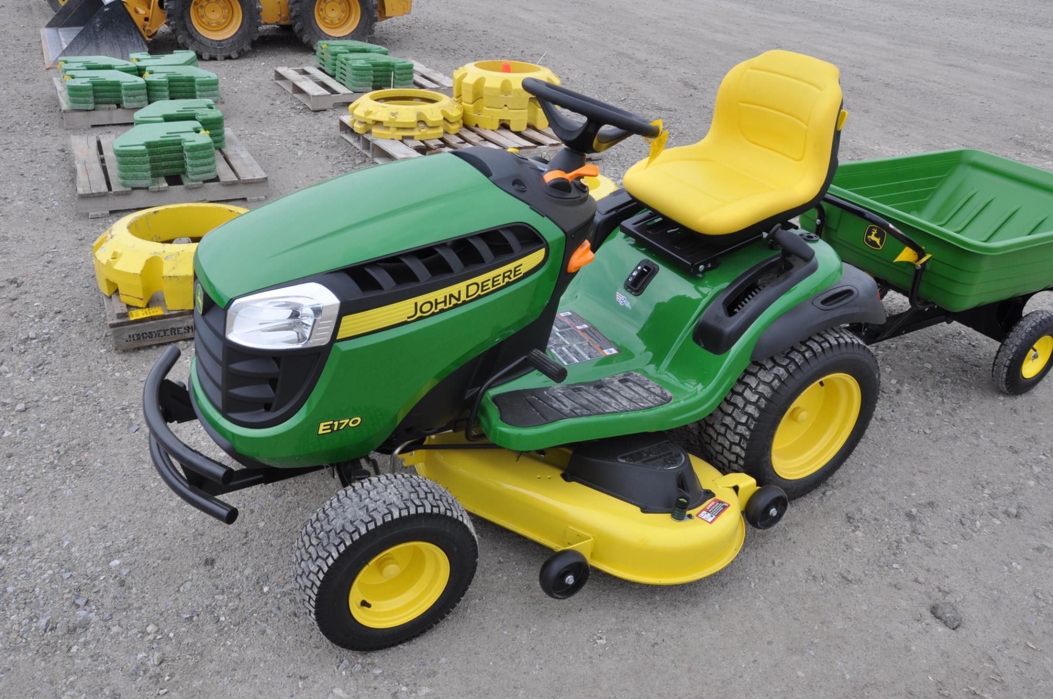 '19 JD E170 riding lawn mower