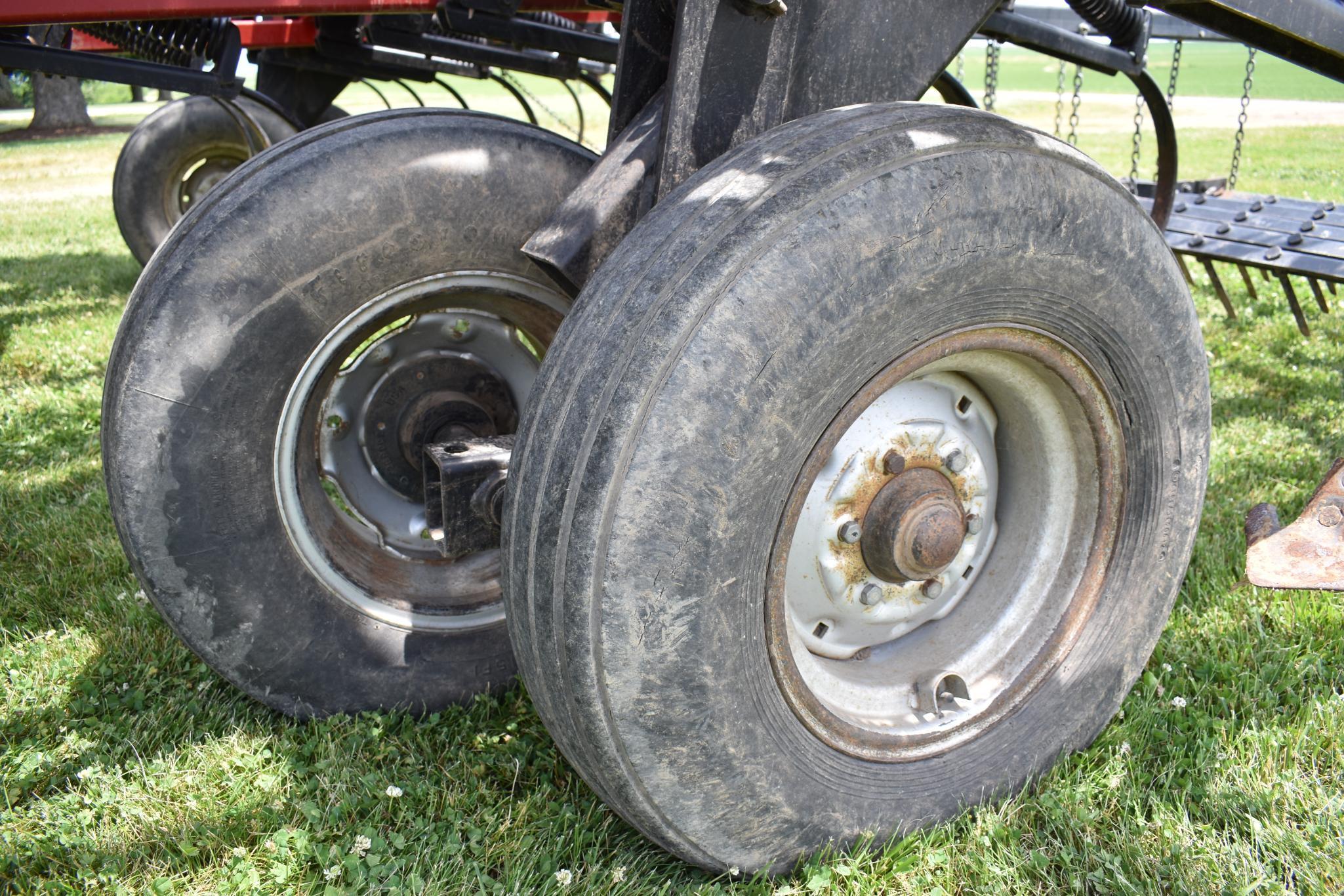 Case-IH Tiger-Mate II 36' field cultivator