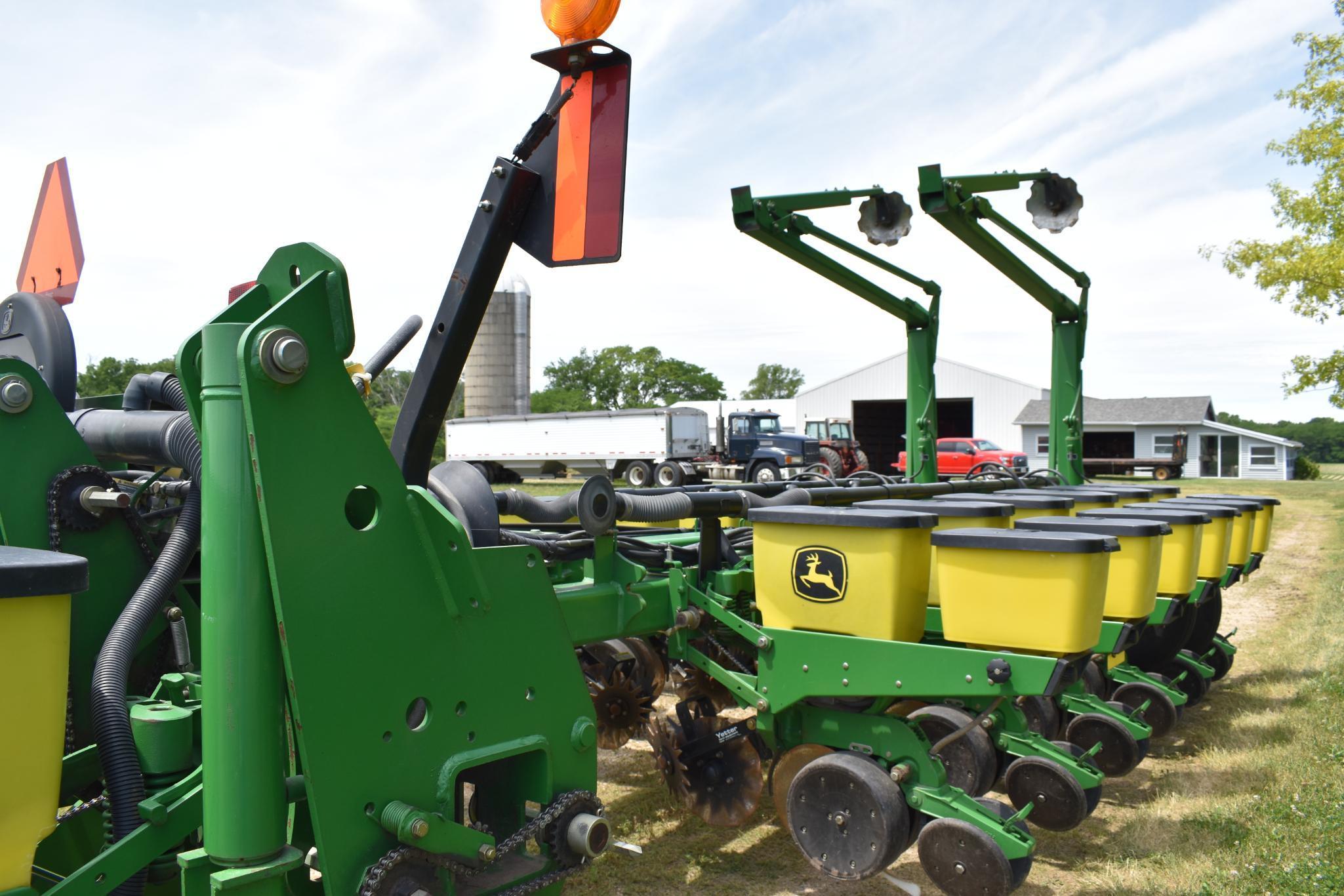 2006 John Deere 1770NT 16 row 30" planter