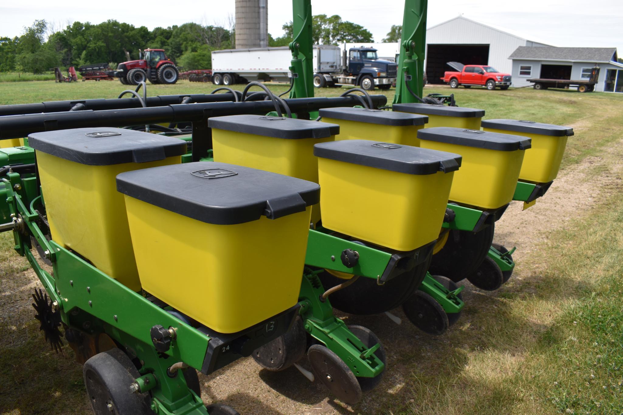 2006 John Deere 1770NT 16 row 30" planter