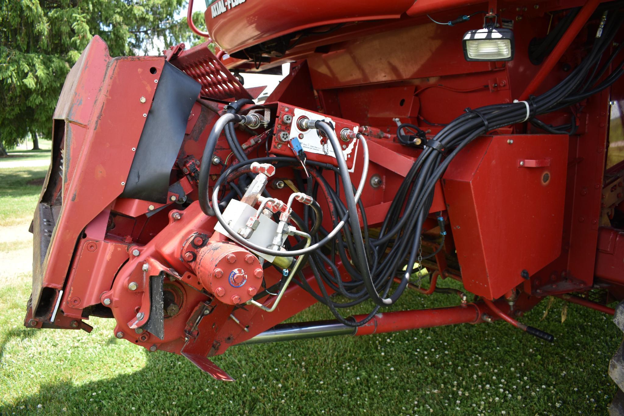 Case-IH 2388 2wd combine