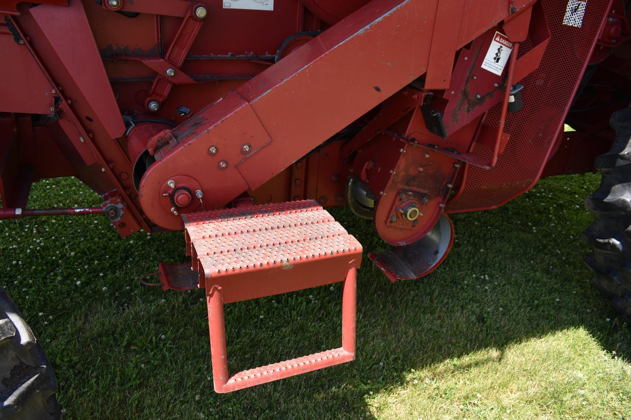 Case-IH 2388 2wd combine