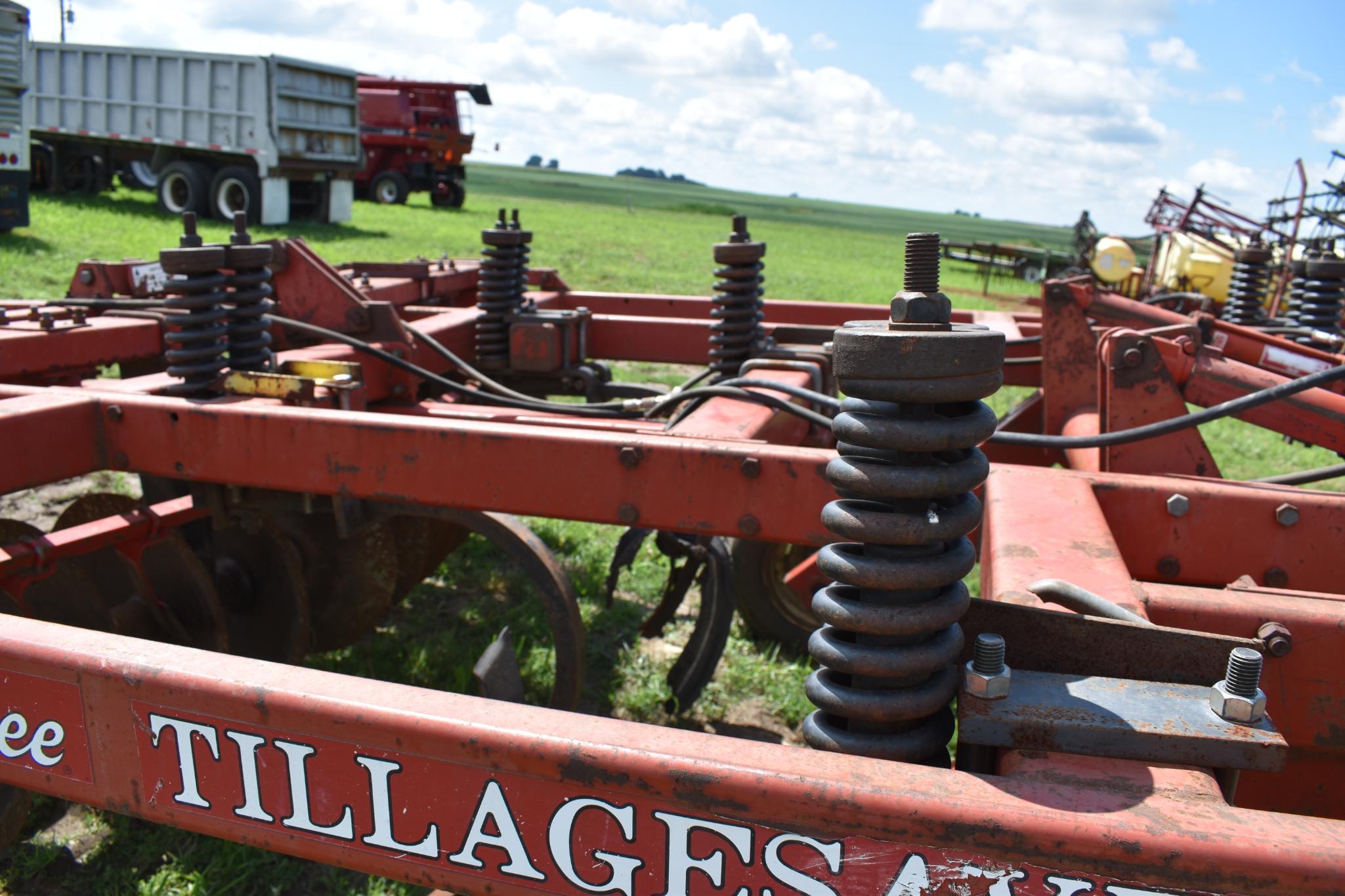 Kewanee Tillage-Saver 9-shank disc-chisel