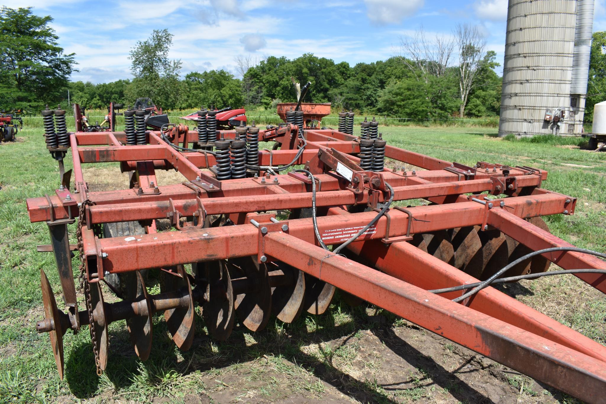 Kewanee Tillage-Saver 9-shank disc-chisel