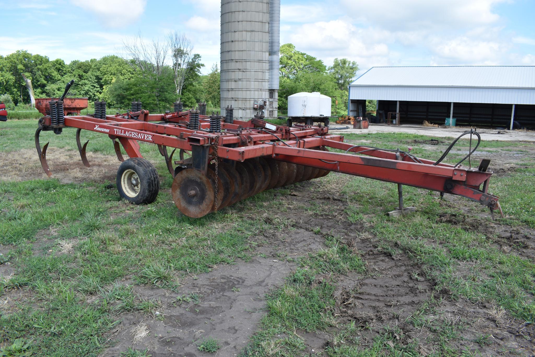 Kewanee Tillage-Saver 9-shank disc-chisel