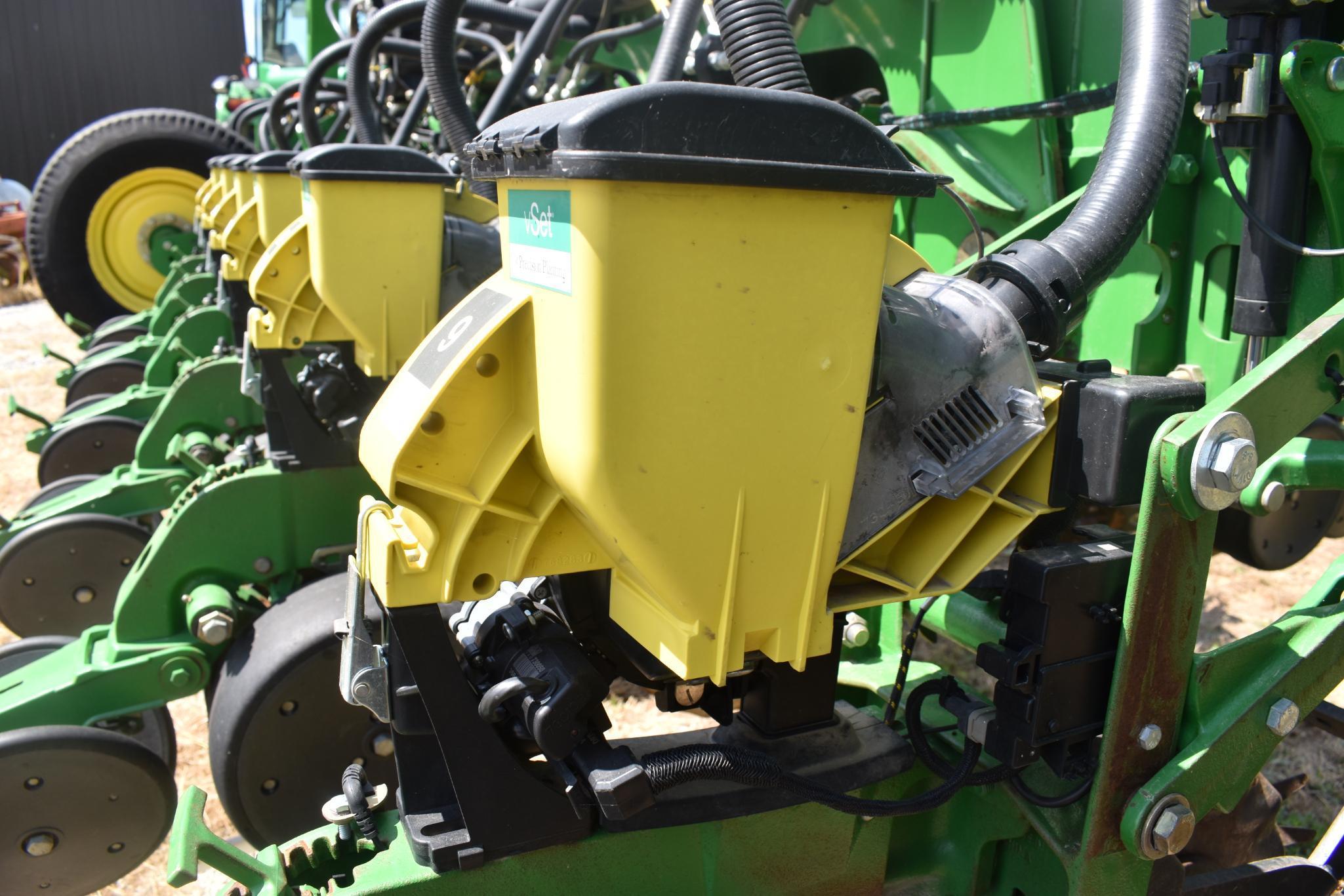 2006 John Deere 1770NT CCS 24 row 30" planter