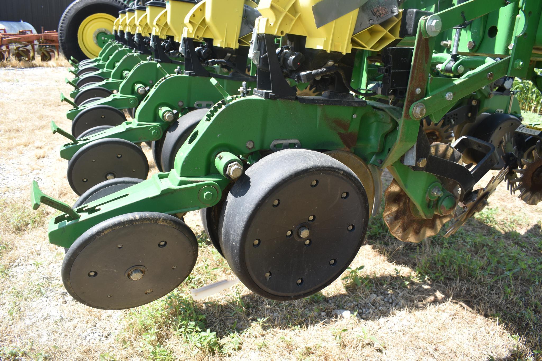 2006 John Deere 1770NT CCS 24 row 30" planter