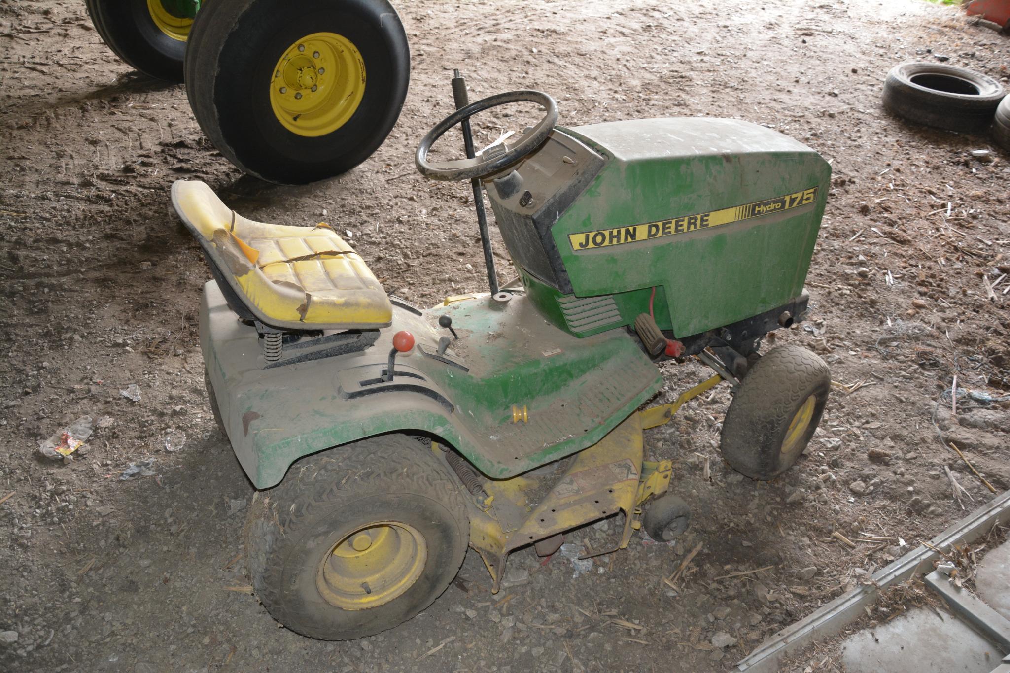 John Deere 175 Hydro riding lawn mower