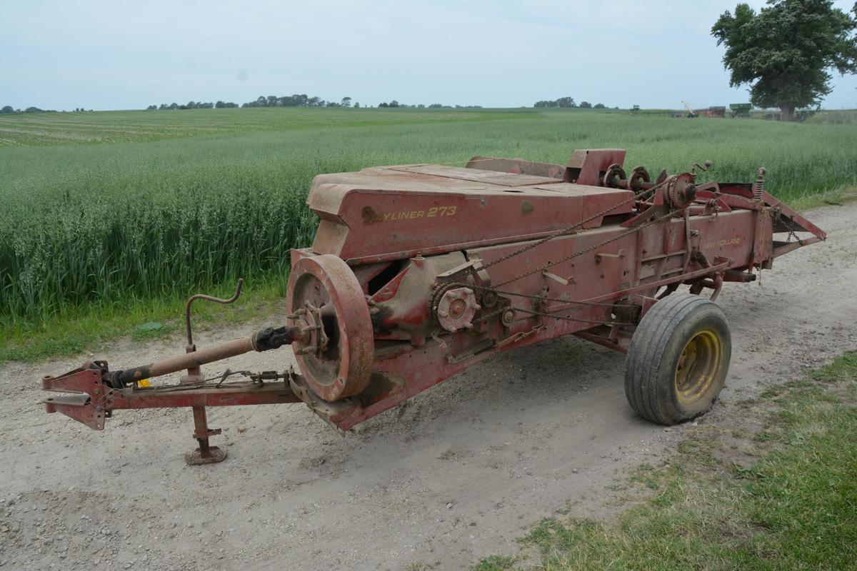 New Holland "Hayliner" 273 square baler