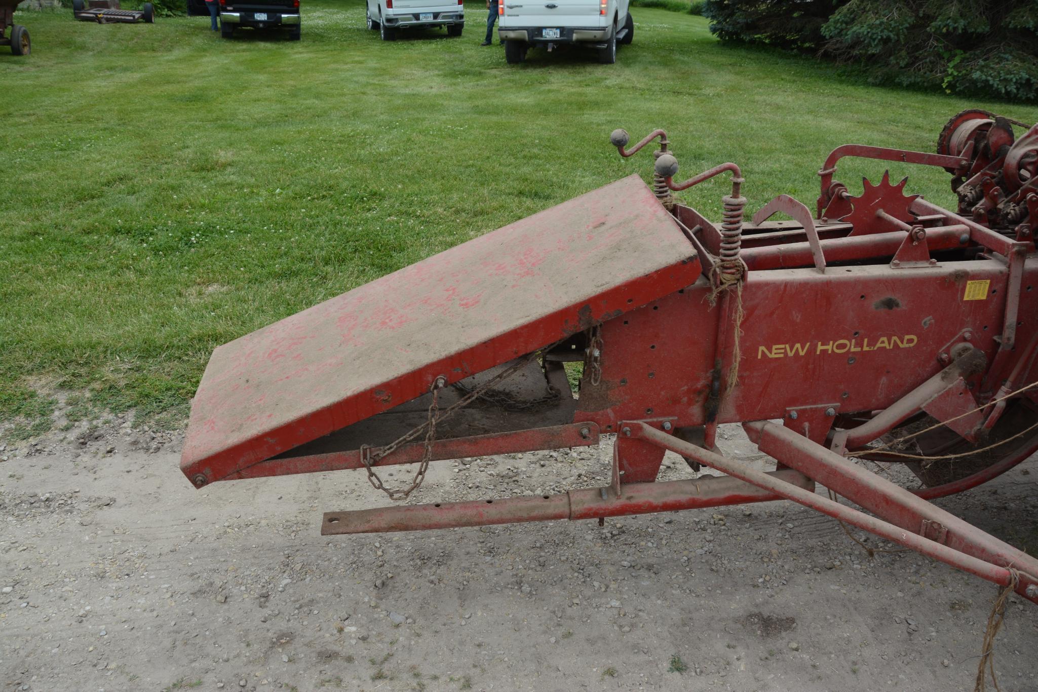 New Holland "Hayliner" 273 square baler