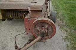 New Holland "Hayliner" 273 square baler