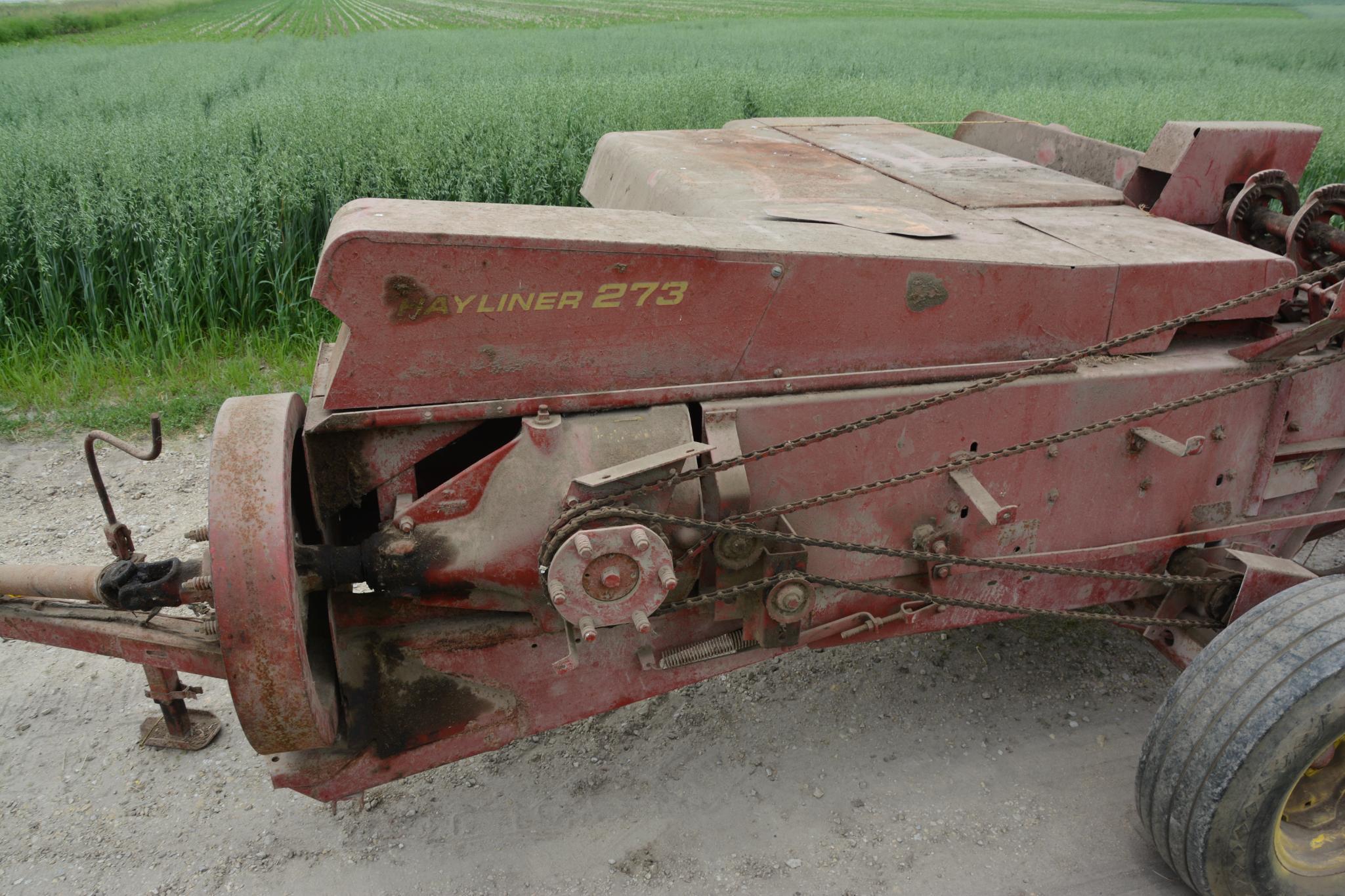 New Holland "Hayliner" 273 square baler