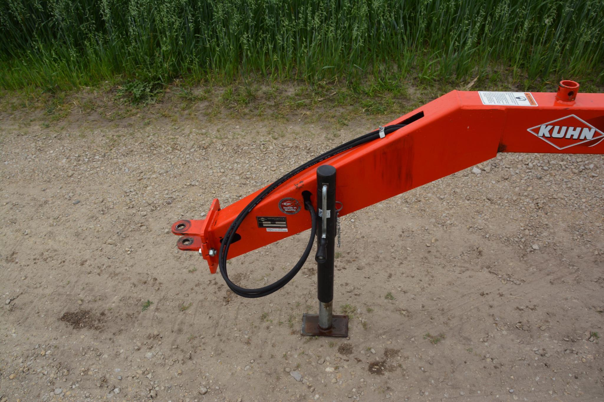 Kuhn SR110 10 wheel V rake