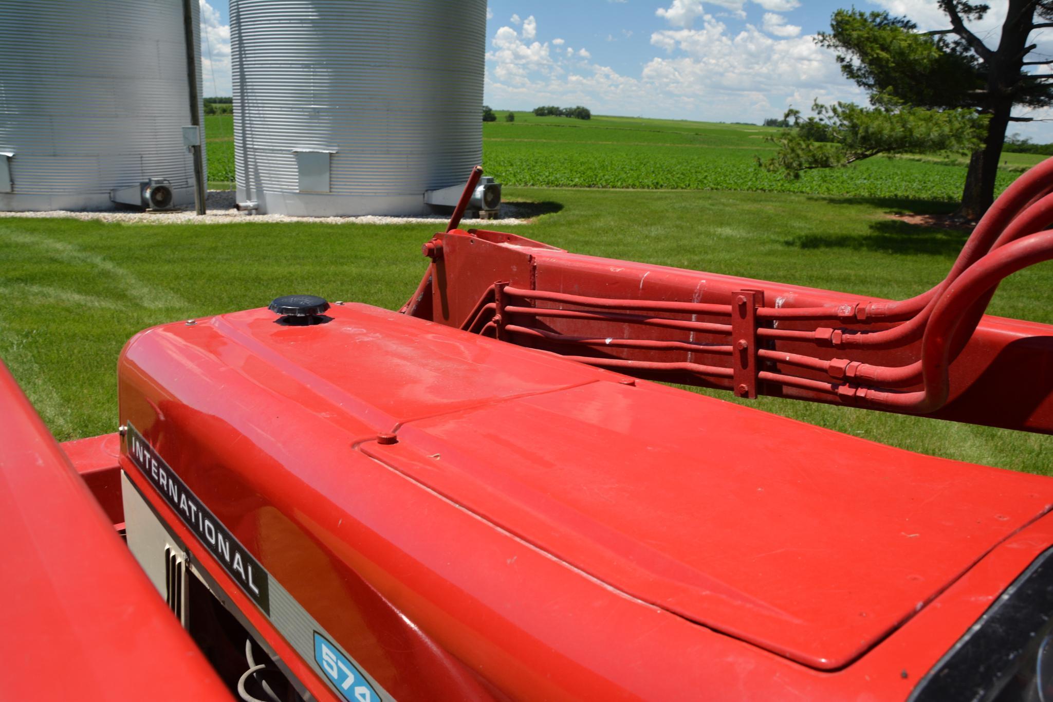 1975 International 574 2wd gas tractor