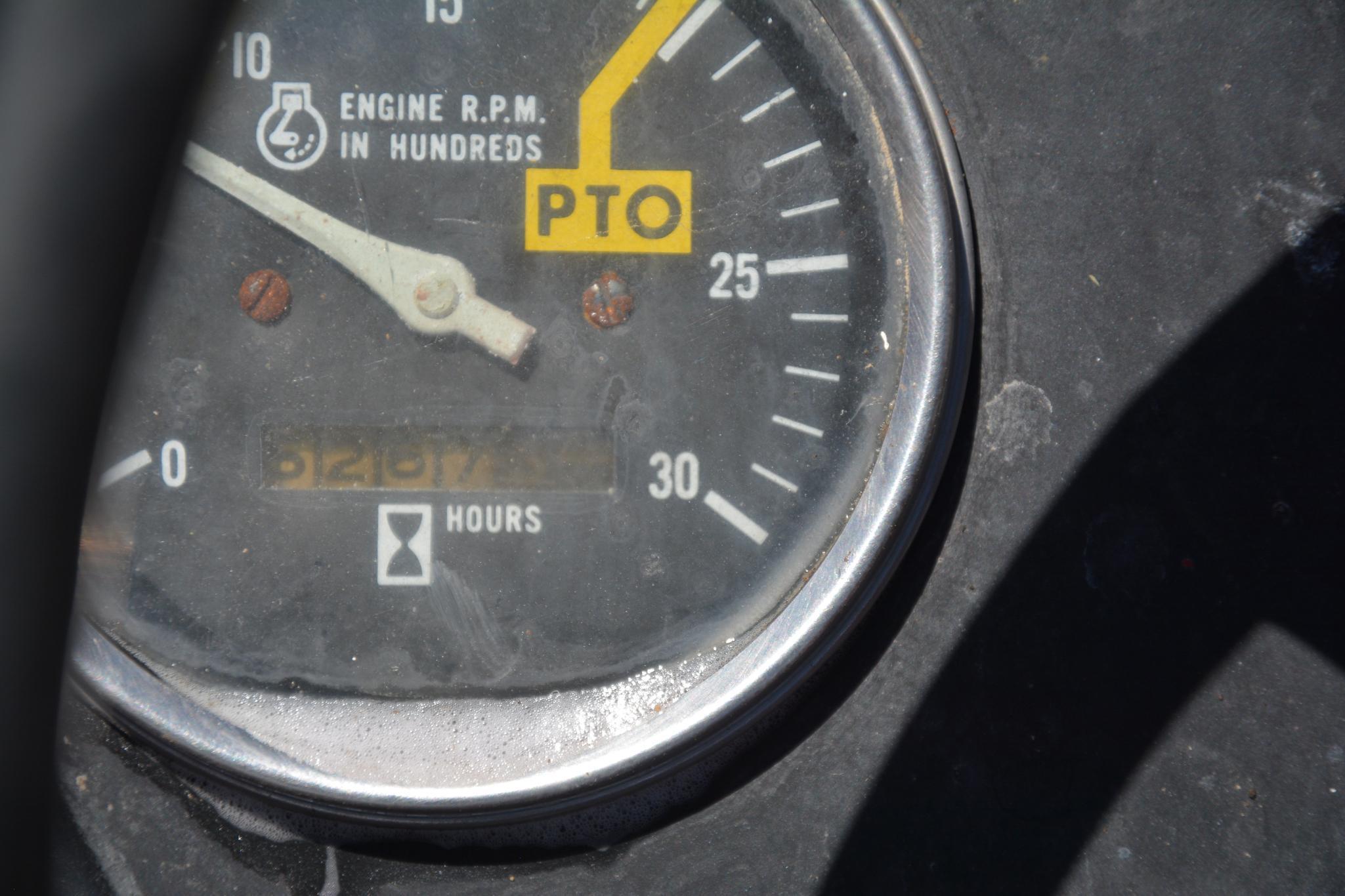 1975 International 574 2wd gas tractor