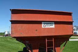 Unverferth 275 bu. gravity wagon