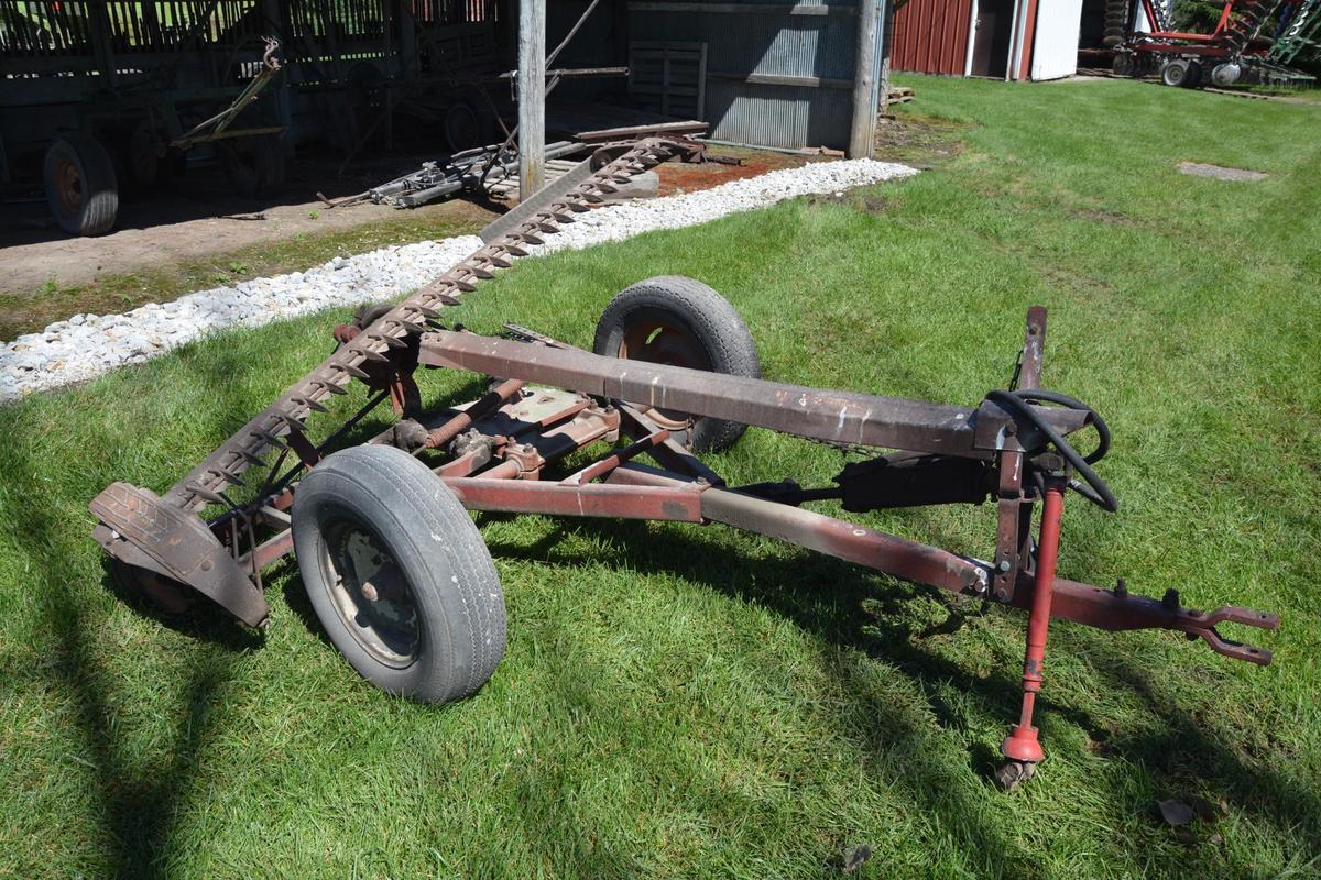 International 100 7' pull type sickle bar mower