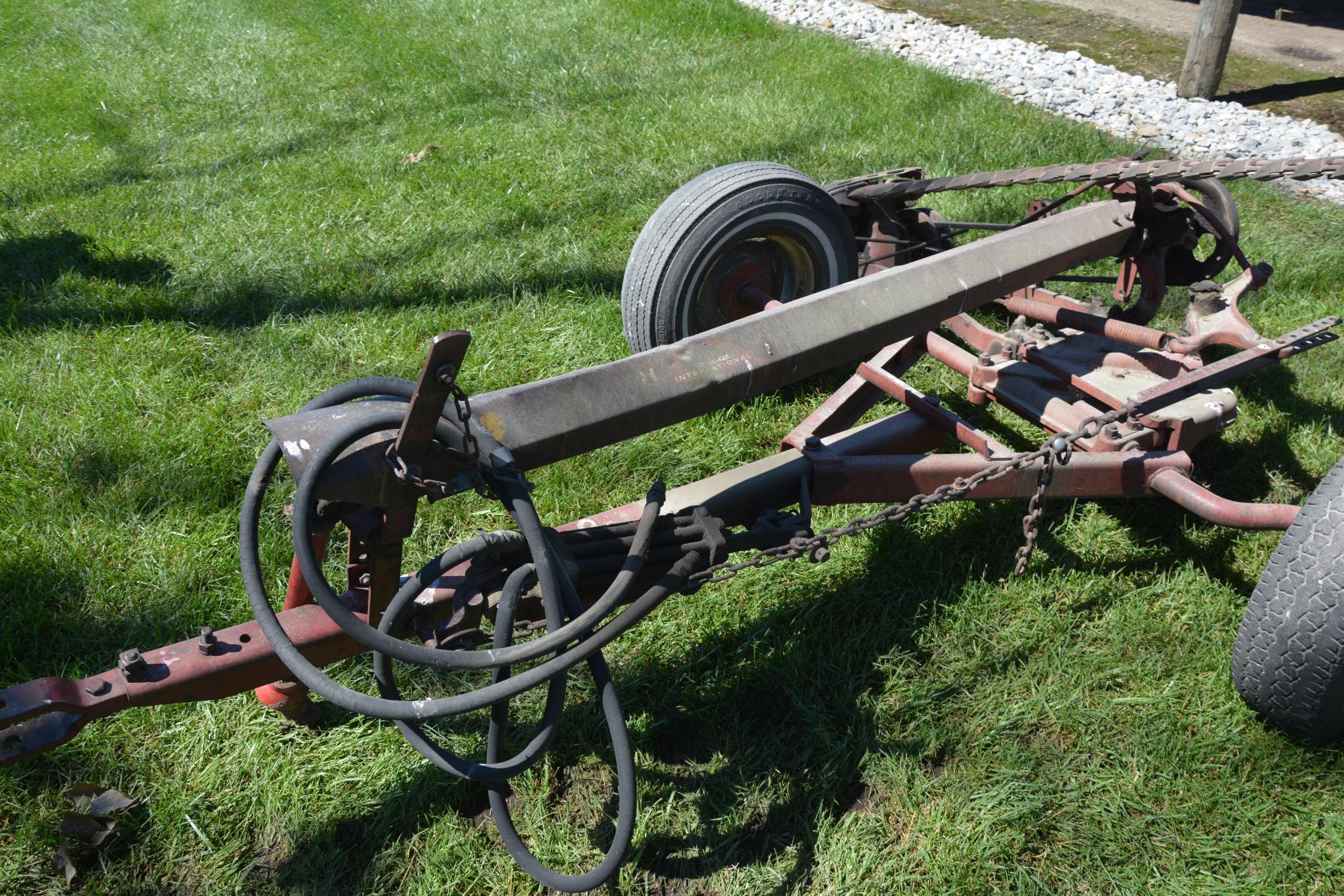 International 100 7' pull type sickle bar mower