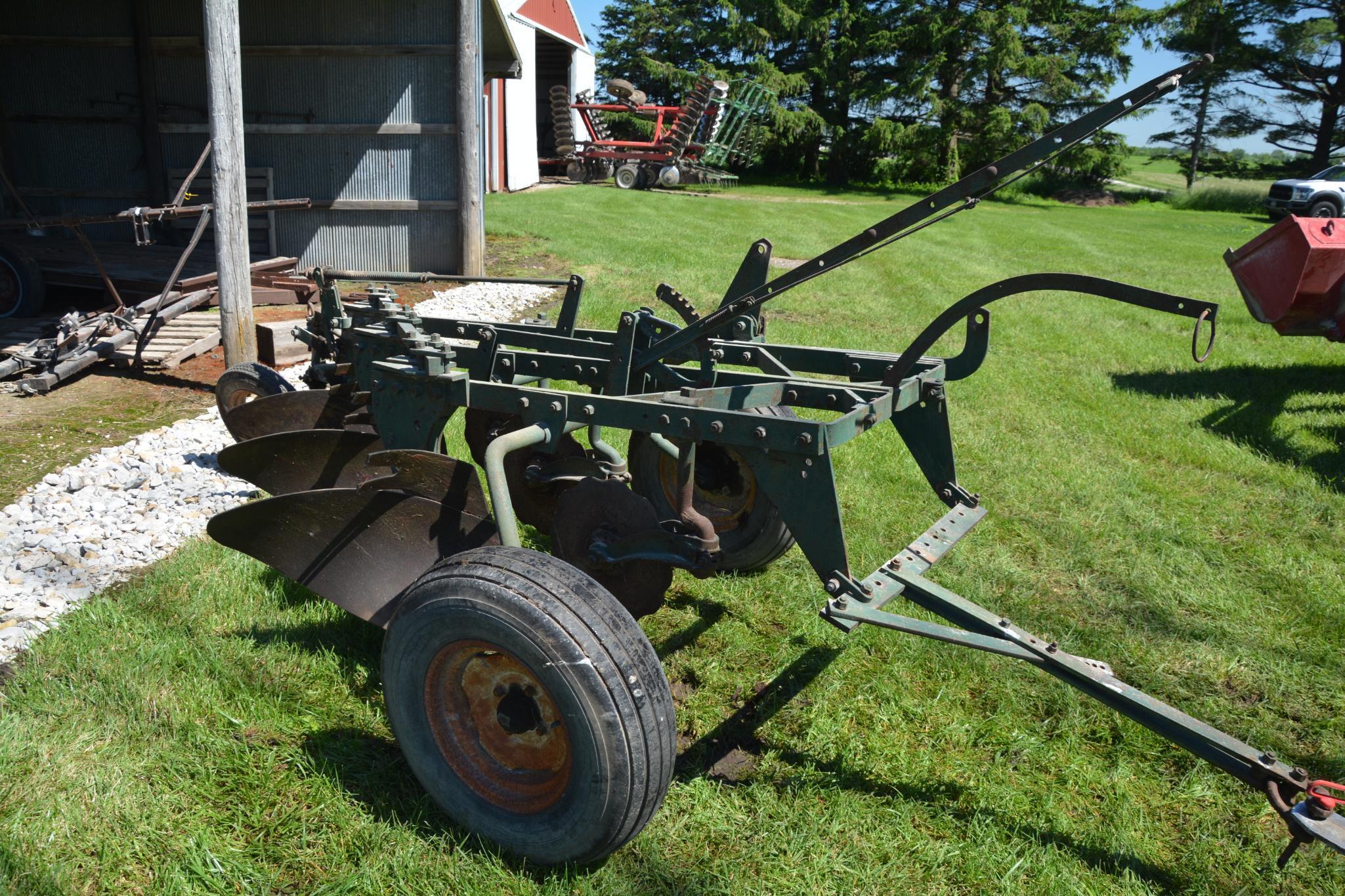 John Deere 555 3 bottom pull type plow