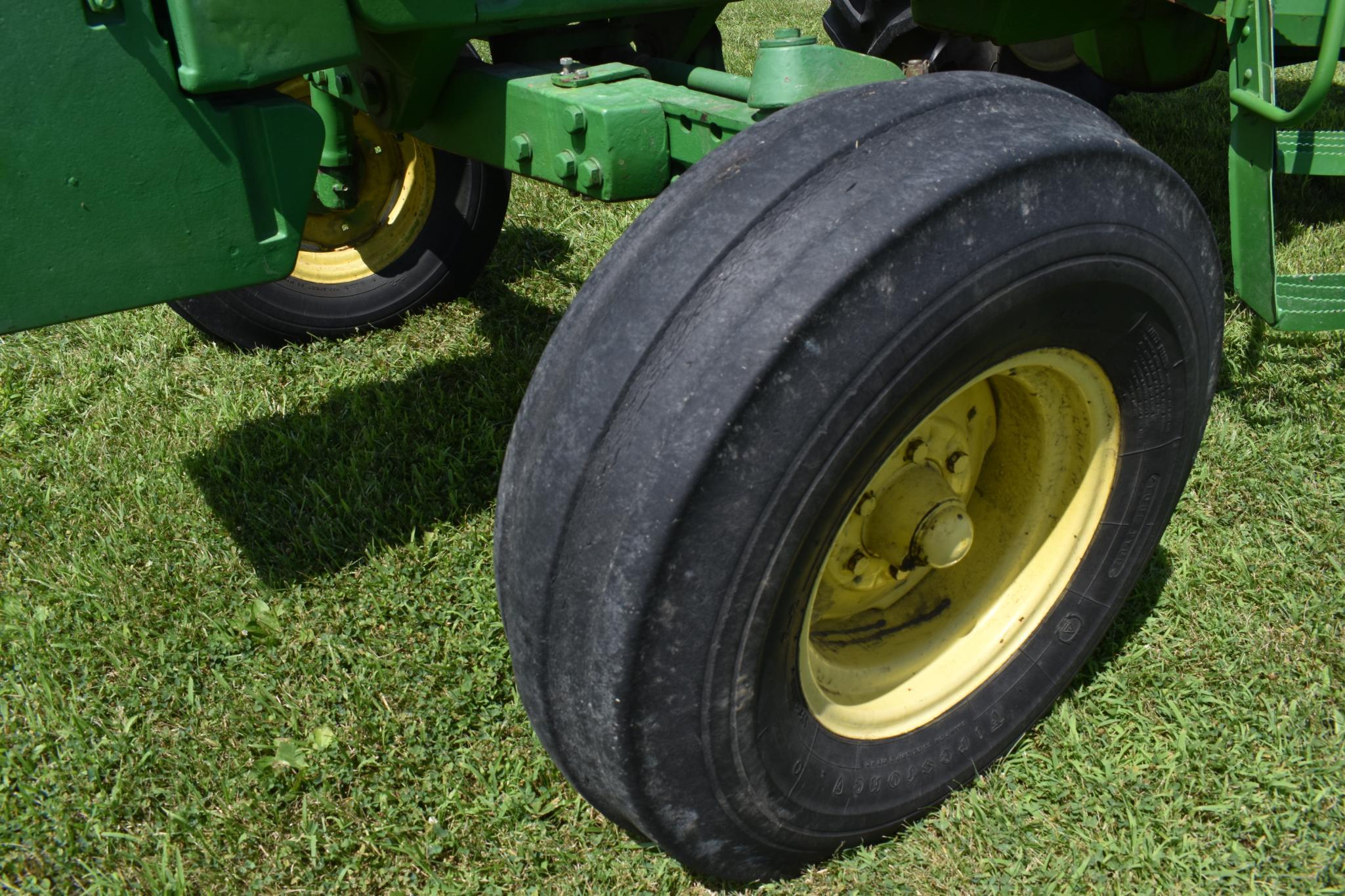 John Deere 4230 2wd tractor