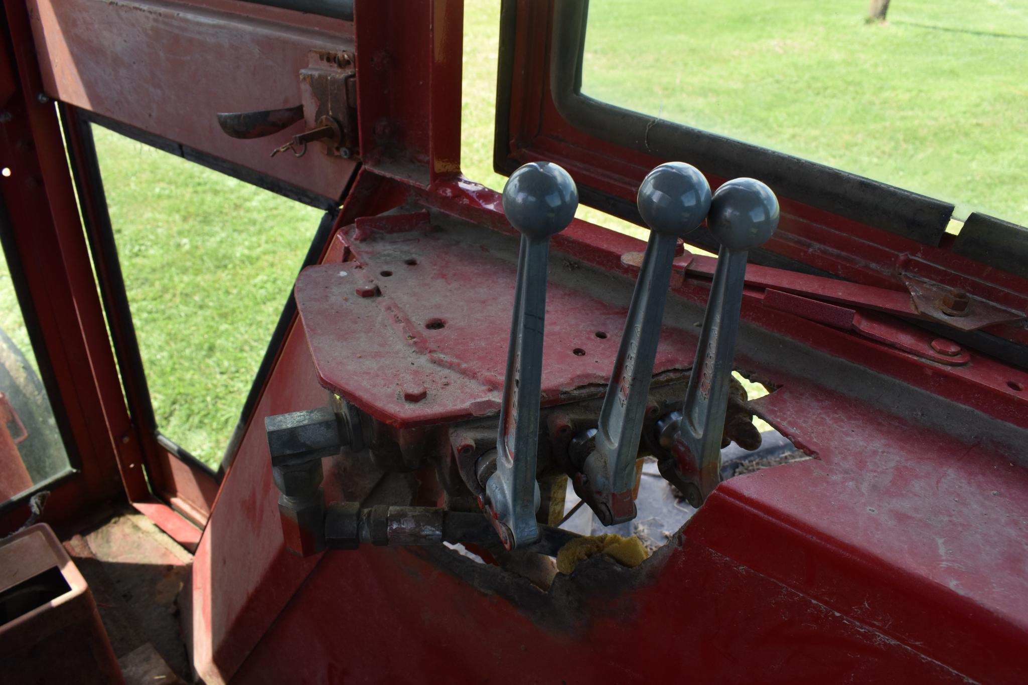 IH Farmall 706 2wd tractor