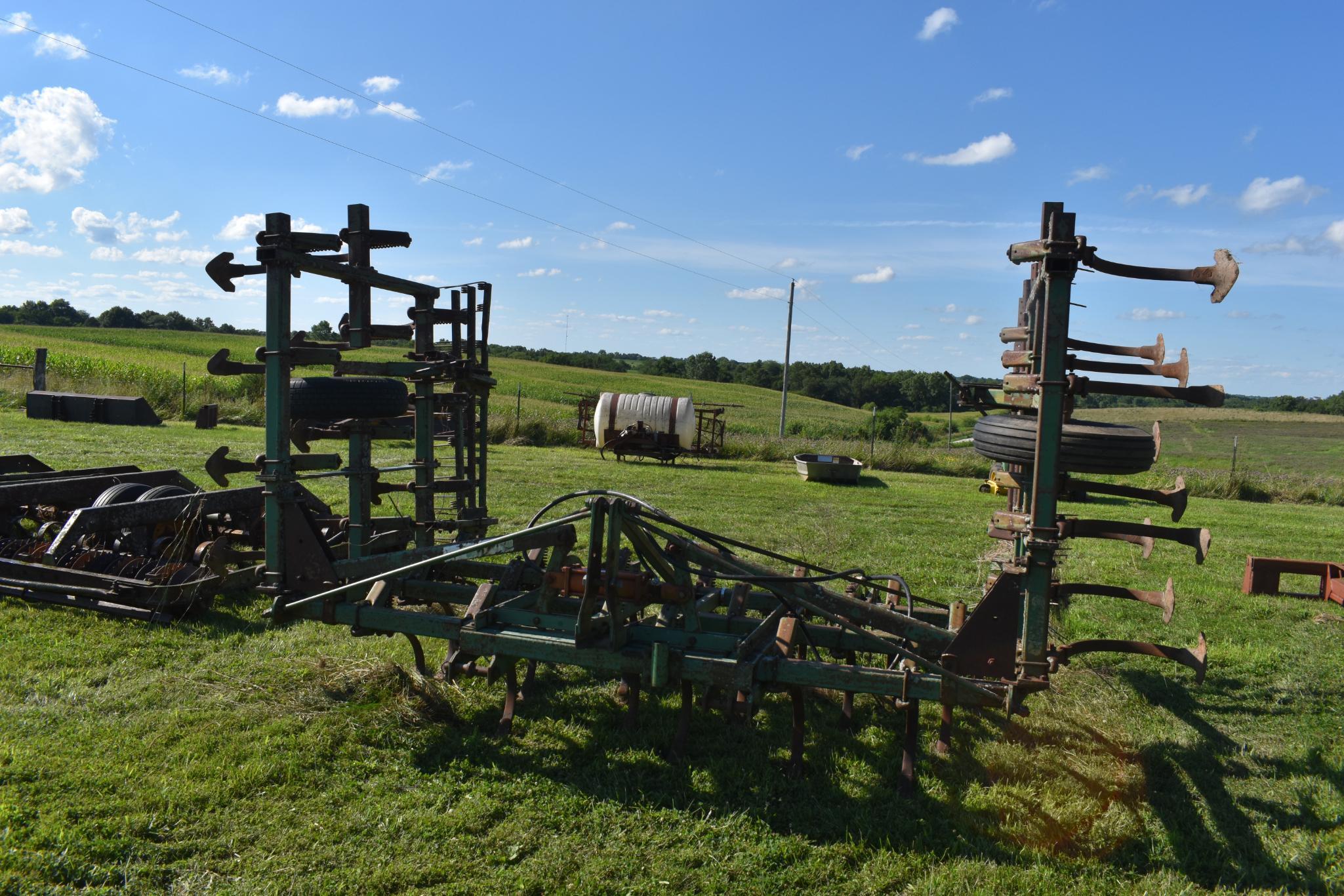 John Deere 1100 21' 3-pt. field cultivator