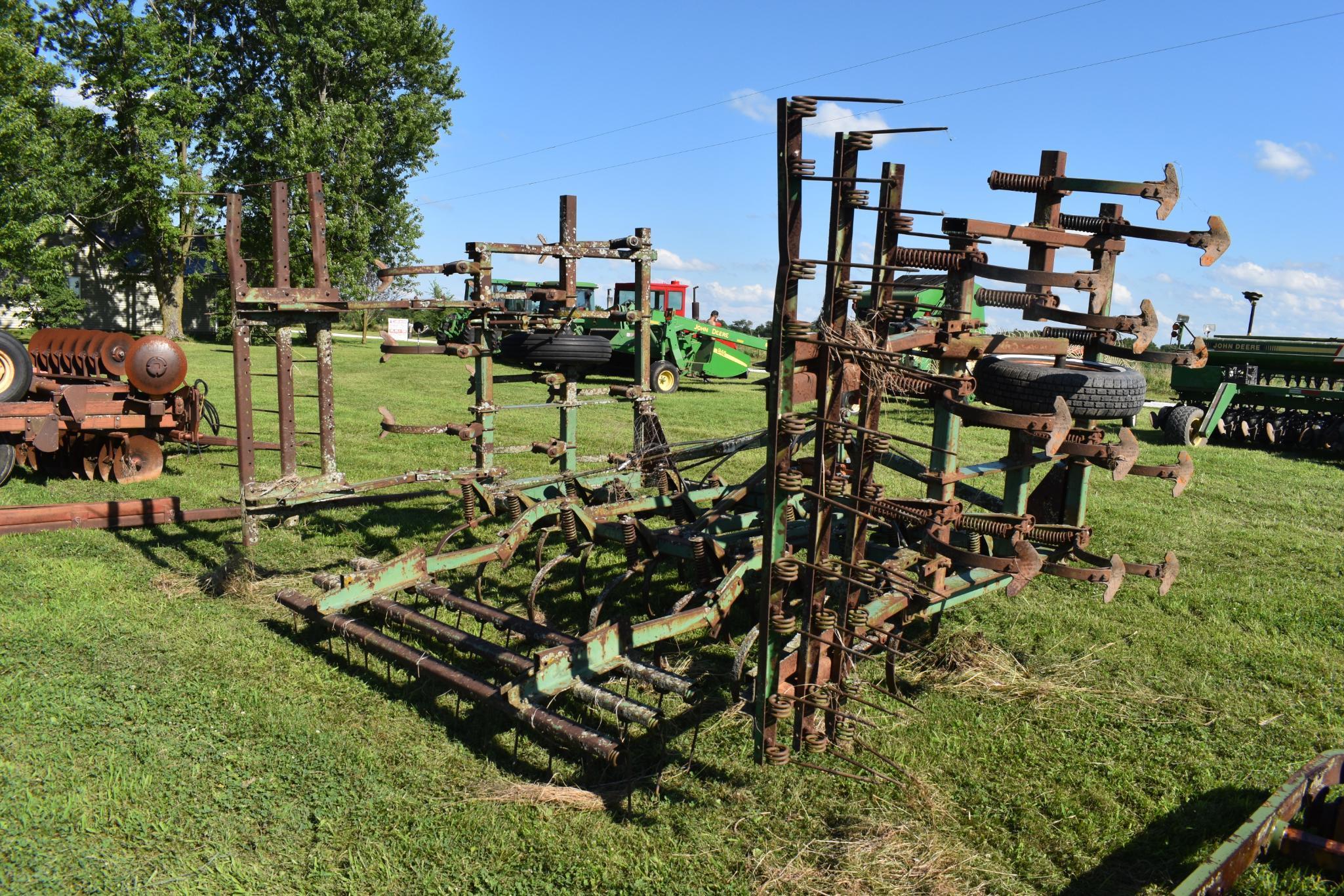 John Deere 1100 21' 3-pt. field cultivator