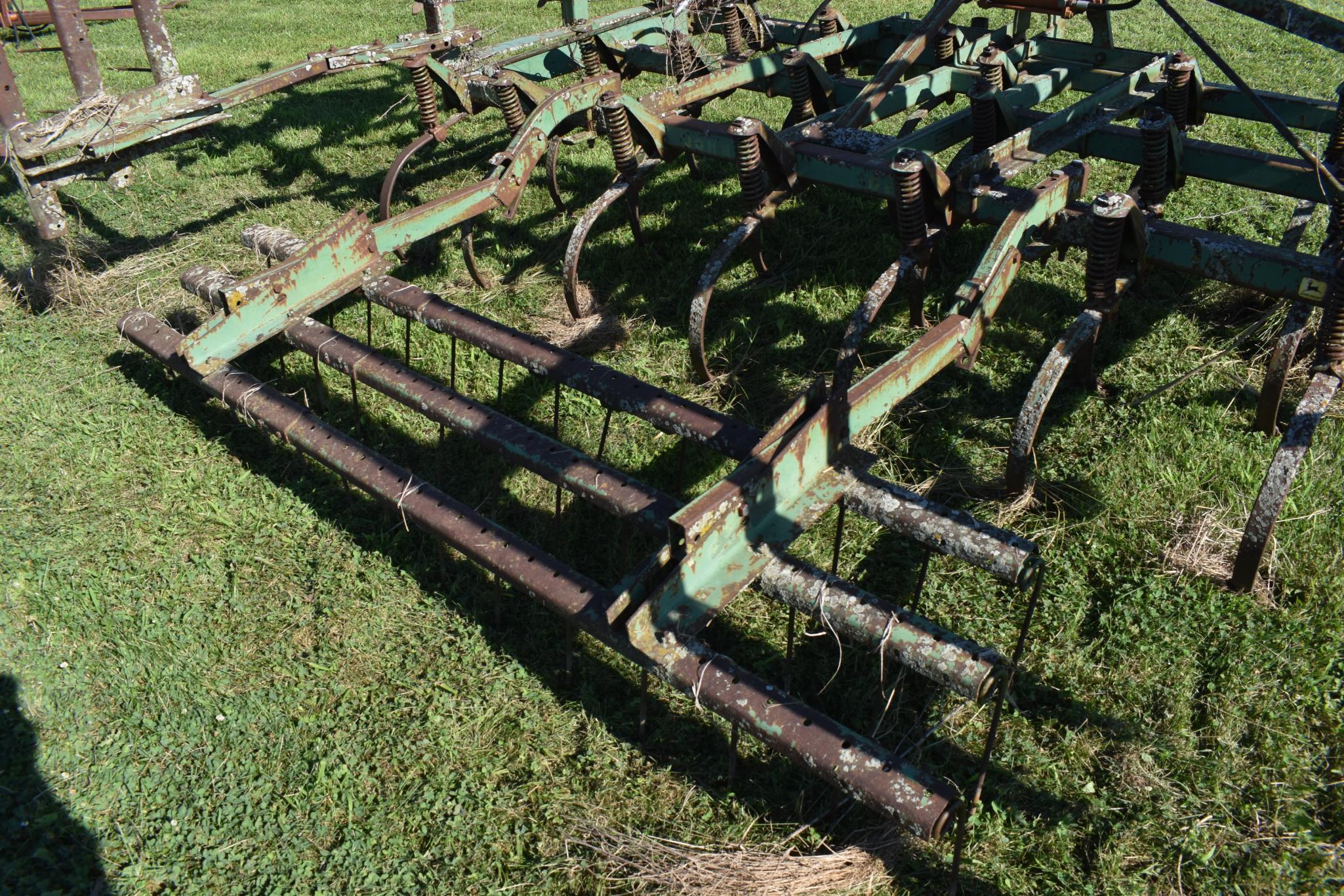 John Deere 1100 21' 3-pt. field cultivator