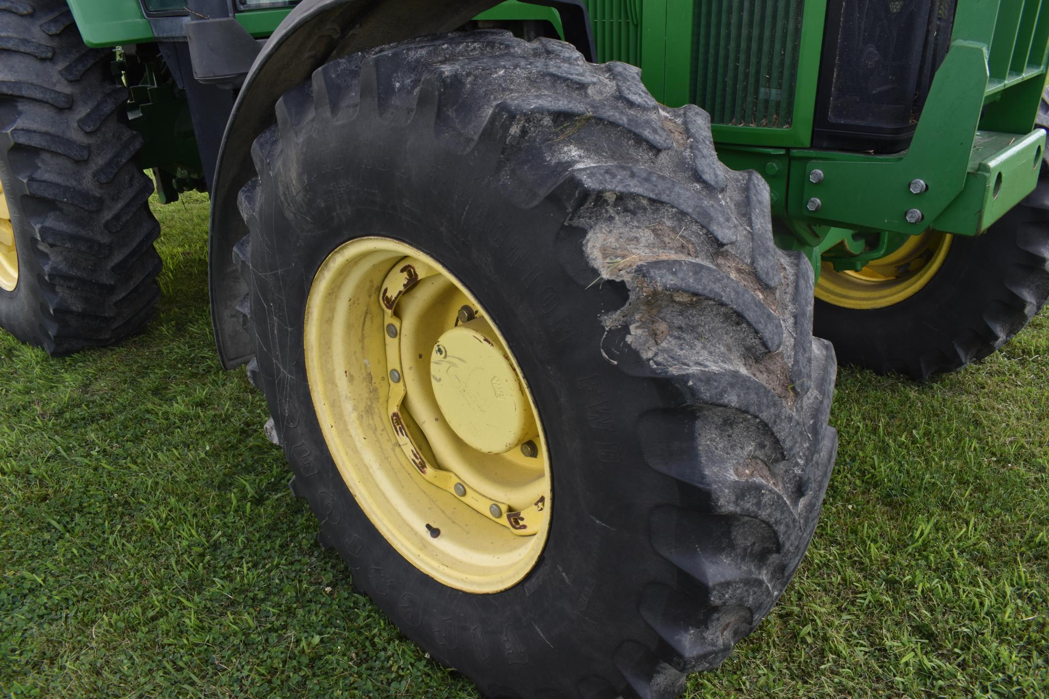 John Deere 7610 MFWD tractor