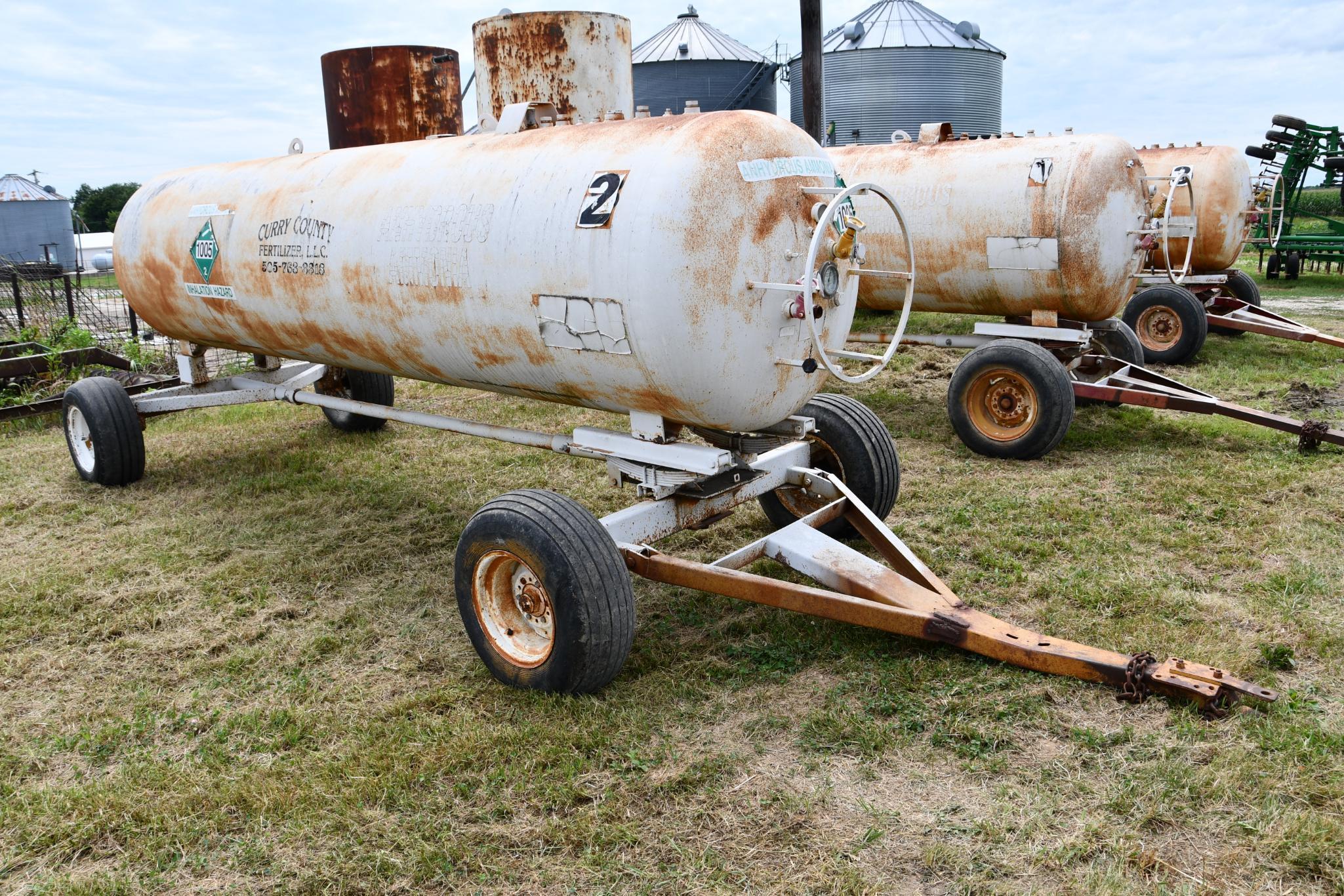 1,450 gal. NH3 tank on gear