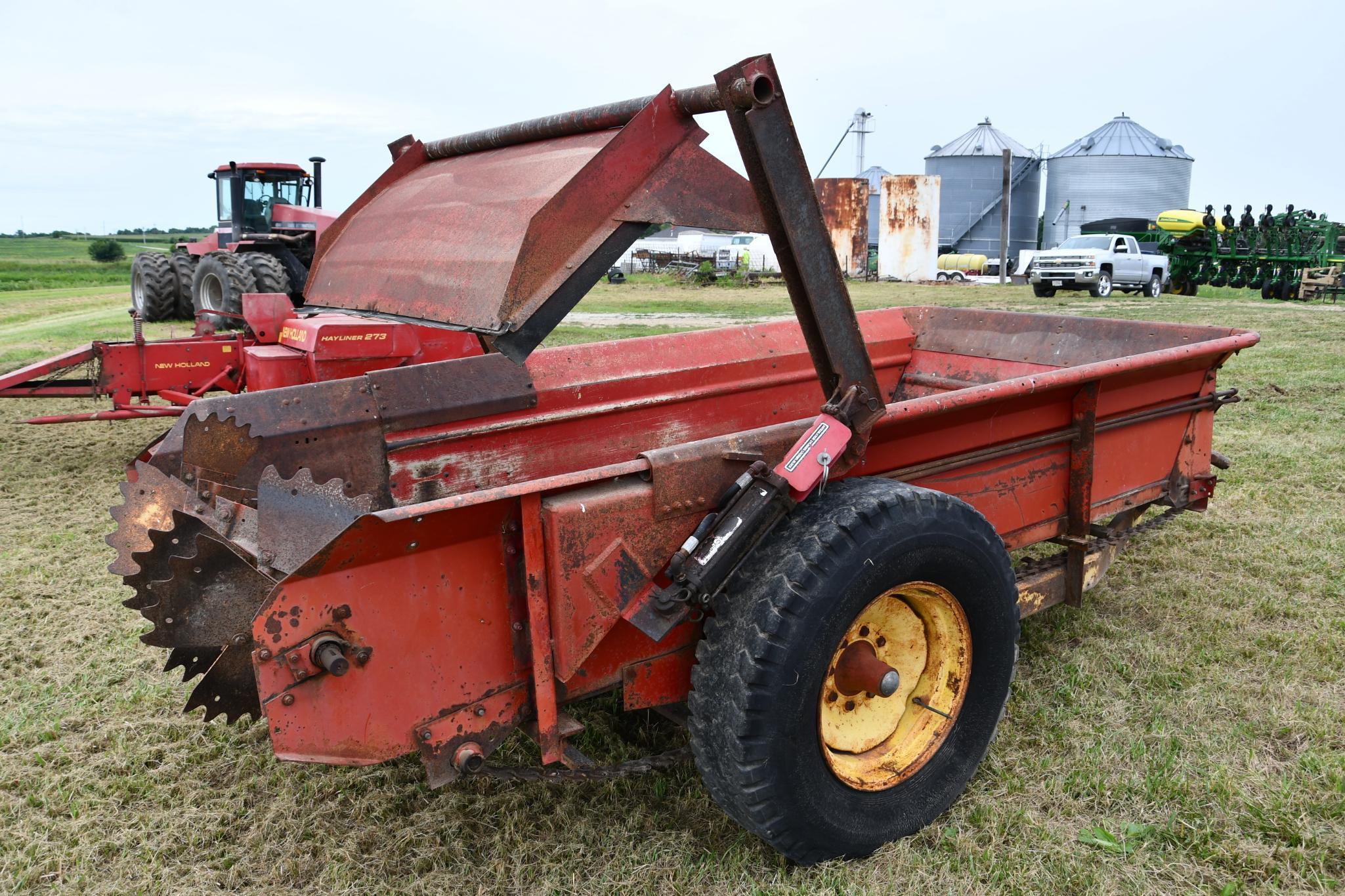 New Holland 513 manure spreader