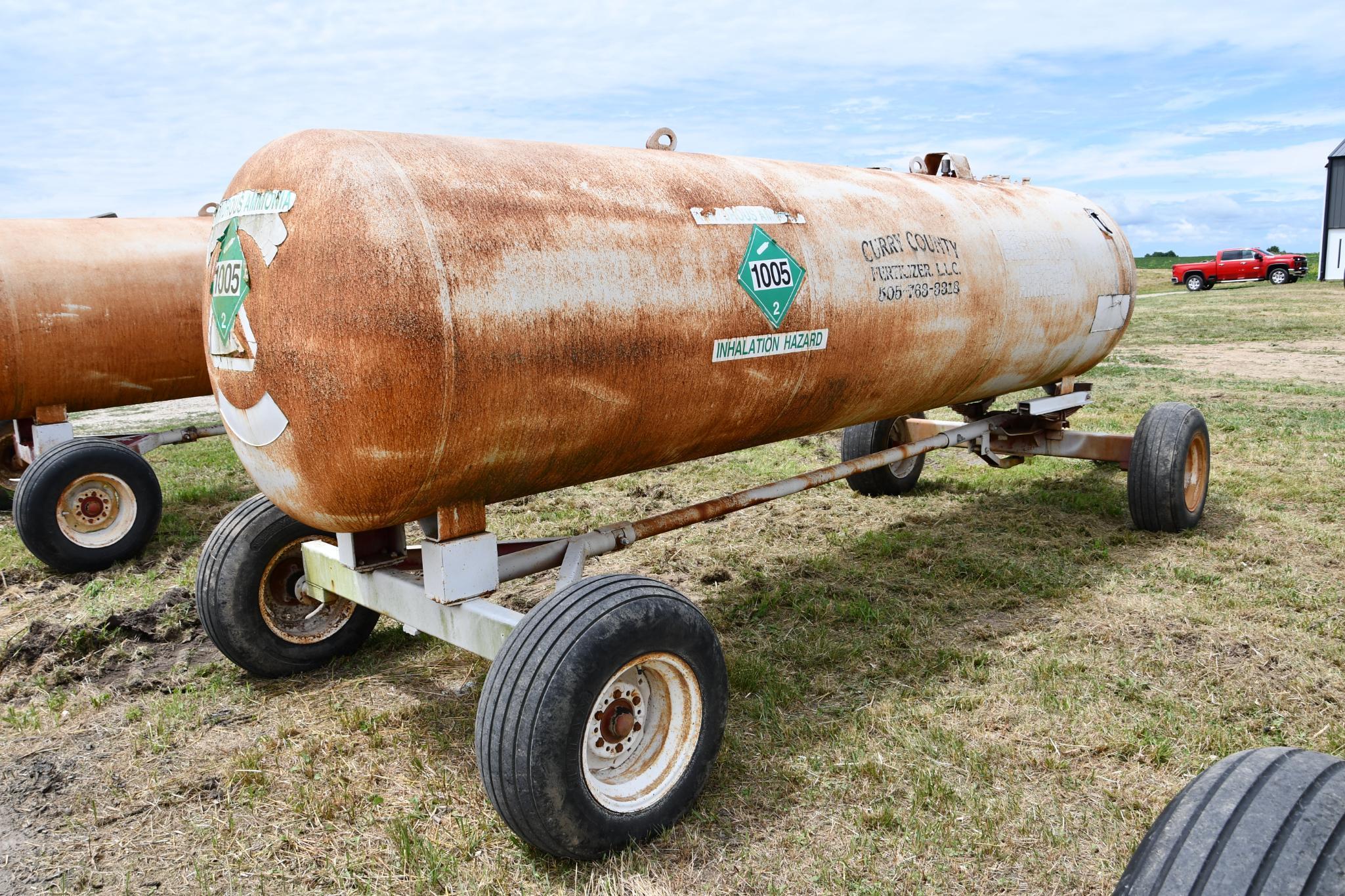 1,450 gal. NH3 tank on gear