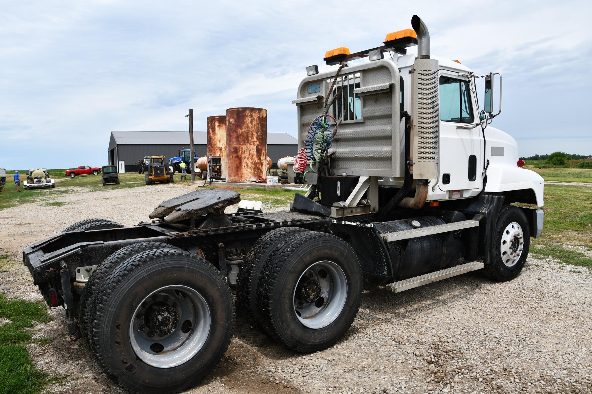 2000 Mack semi