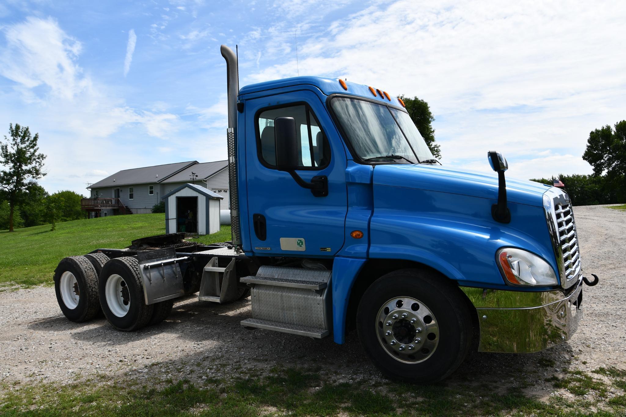 2011 Freightliner Cascadia day cab truck